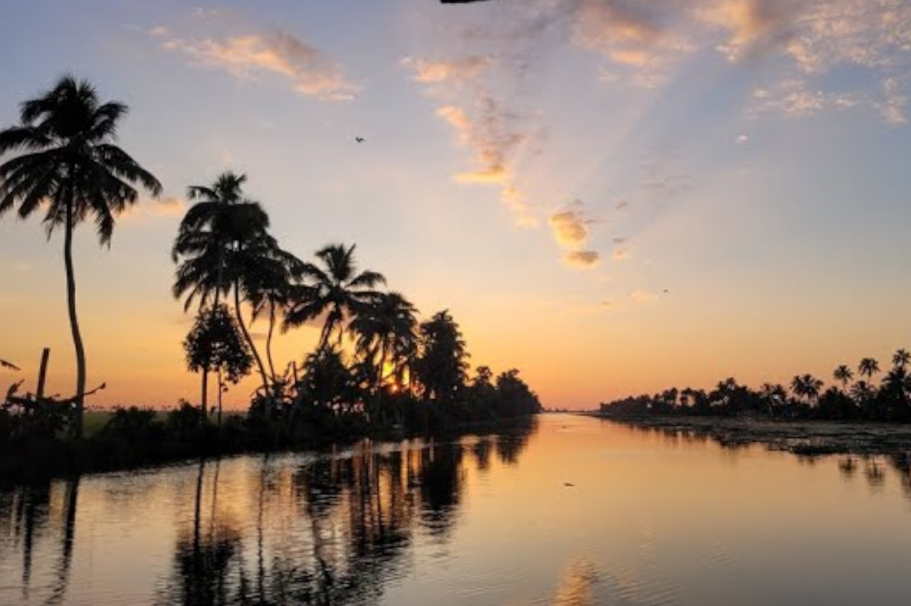 Alleppey Backwaters: Private Shikara Boat & Village Exploration