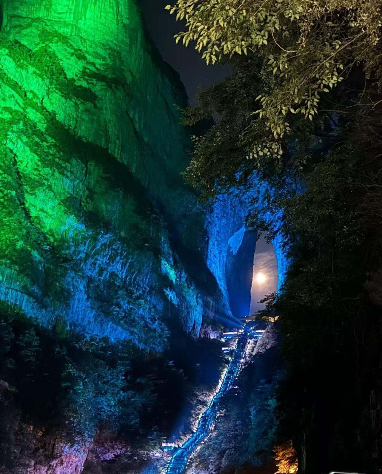 Zhangjiajie Full-Day Tour: Tianmen Mountain & Avatar Peaks at Sunset