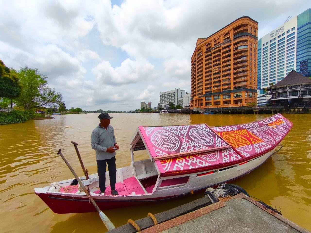 Kuching Heritage Walk with Sampan Cruise & Local Lunch