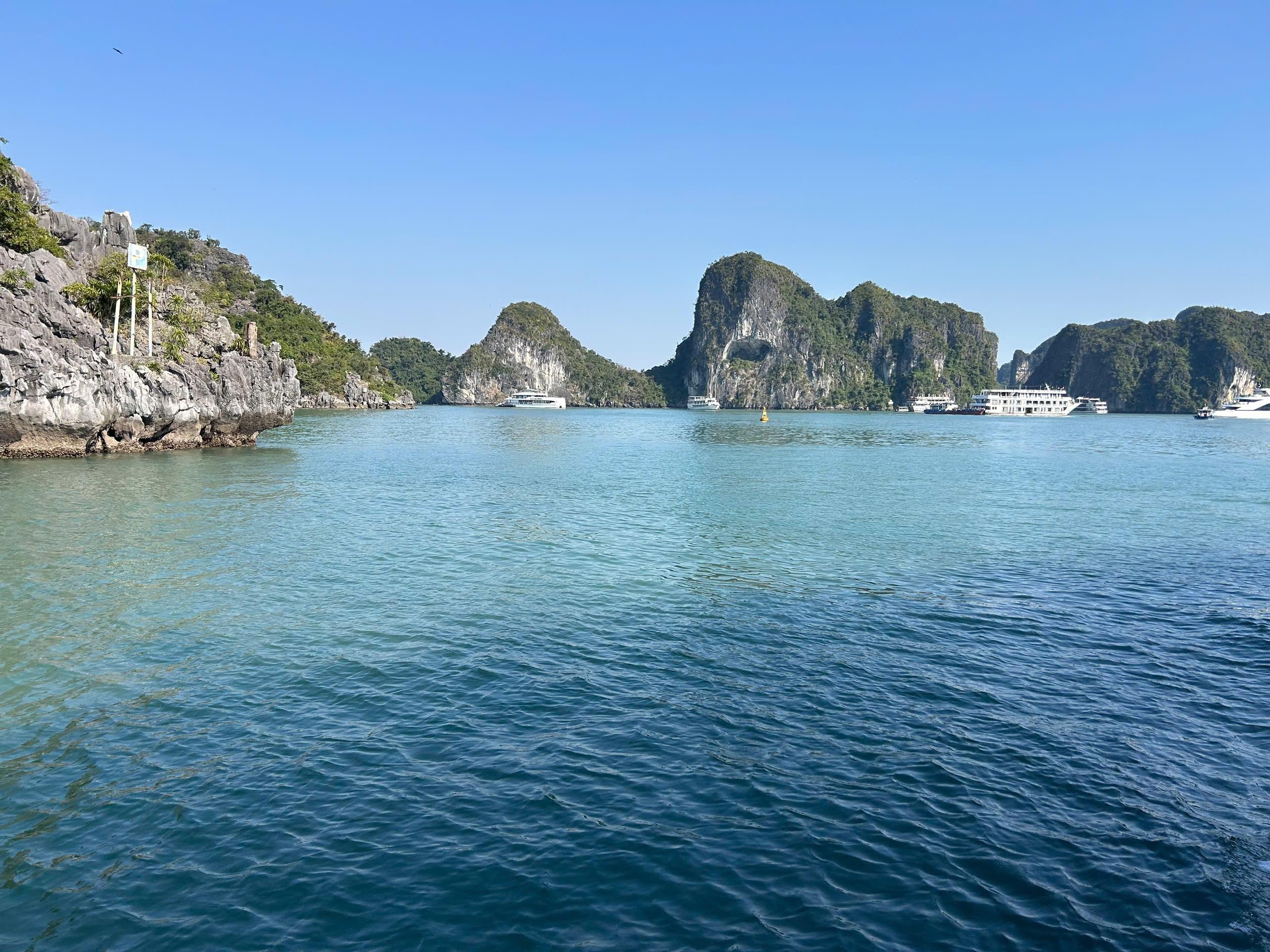 Ha Long Bay Full-Day Cruise: Caves, Kayaking & Scenic Views