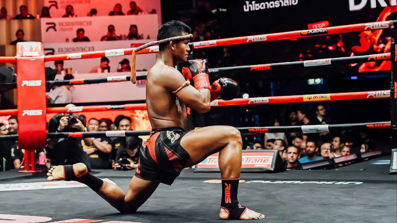 Bangkok:Muay Thai Boxing at Rajadamnern with Hotel Transfer