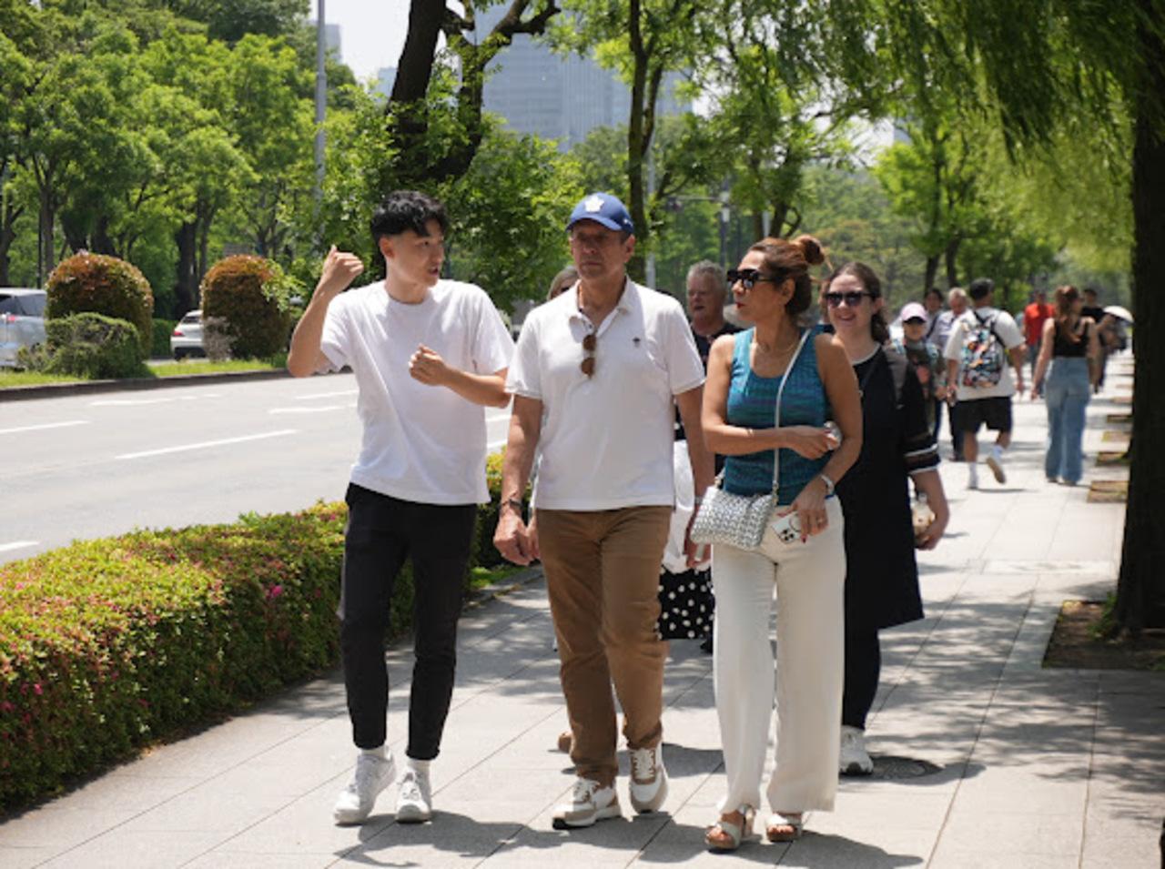 Tokyo: Imperial Palace and Shogun Walking Tour
