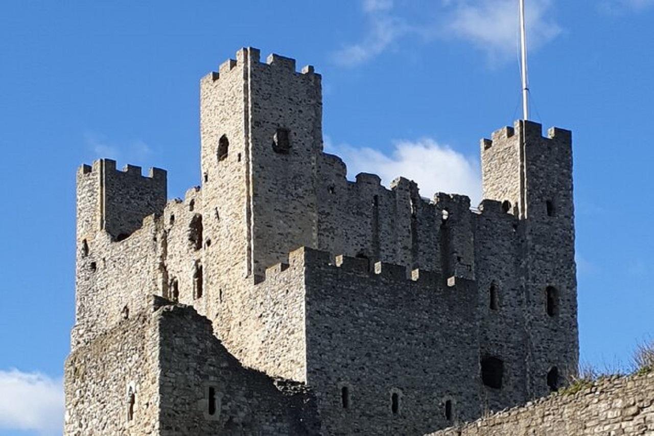 Private Full-Day Kent Heritage Tour: Leeds Castle, Canterbury & Dover