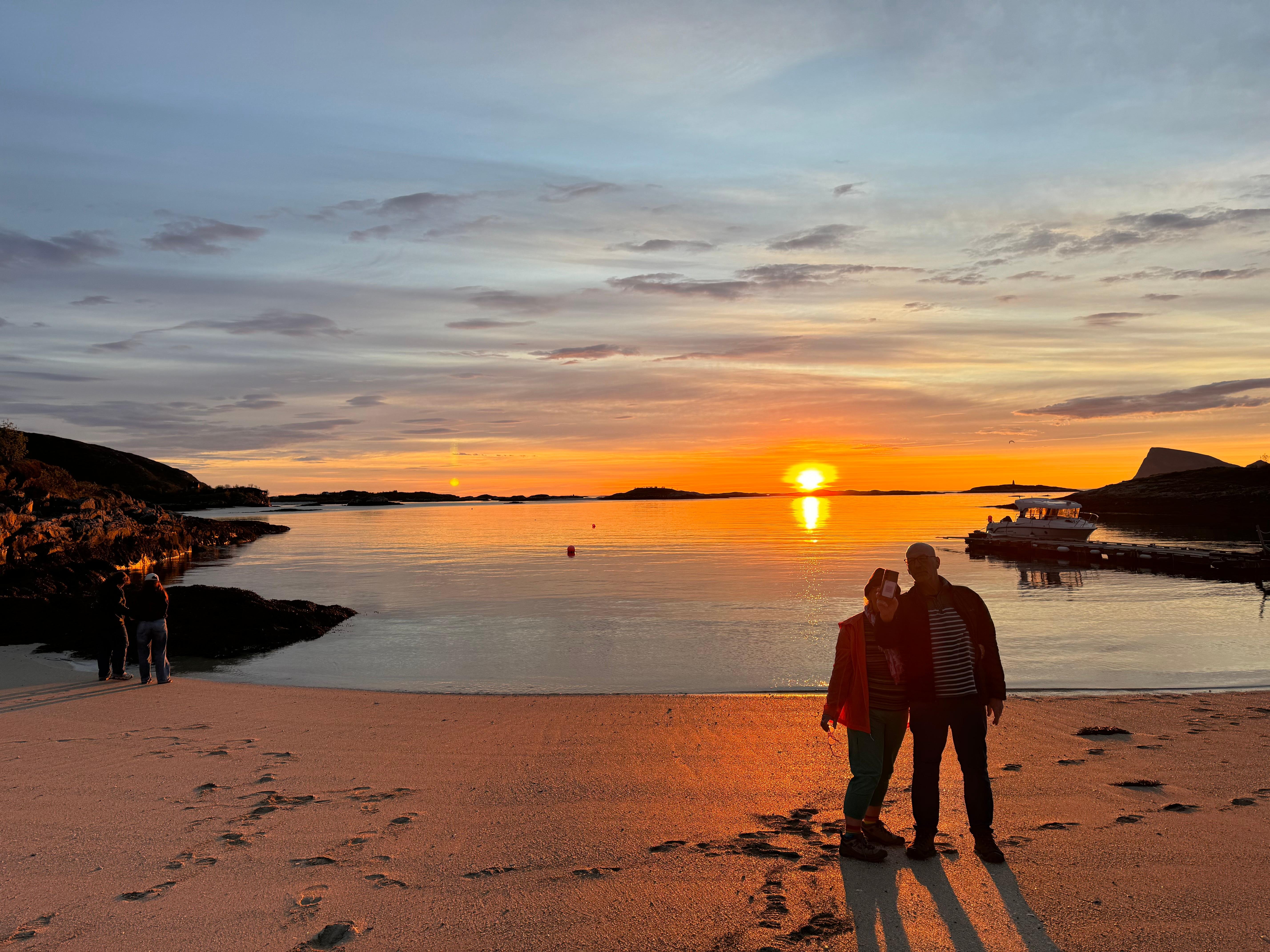 Sommarøy midnight sun tour — small-group fjord photo stops near Tromsø at midnight — image 9