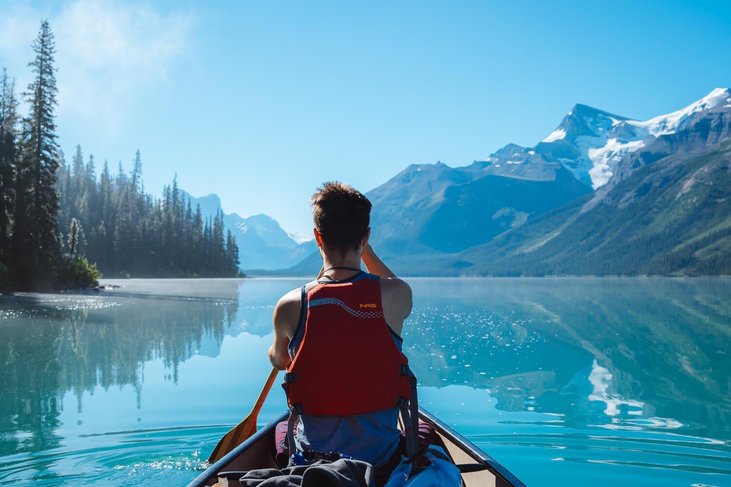 Moraine Lake and the Valley of the Ten Peaks on a Lake Louise canoe and sightseeing tour