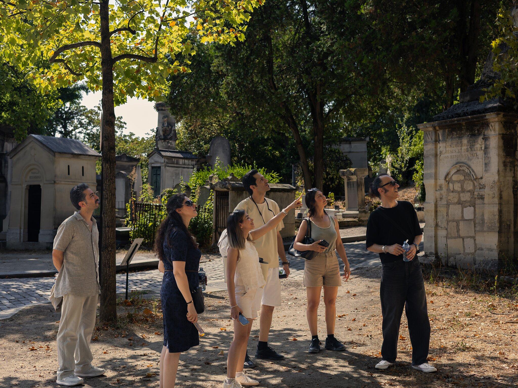 Paris: Père Lachaise Cemetery Famous Graves & Legends Tour