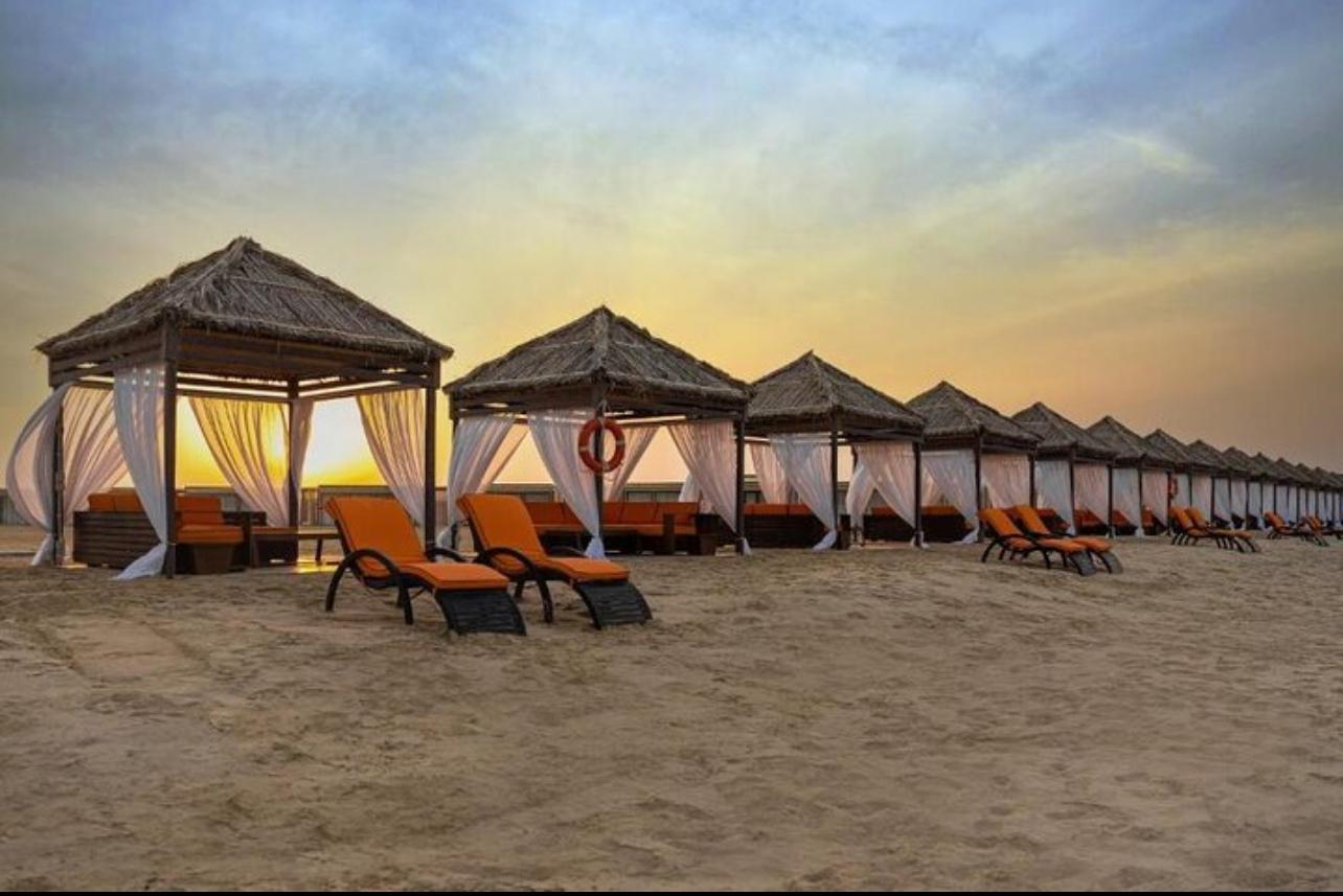 Full-Day Qatar Desert Safari with Camp Dining