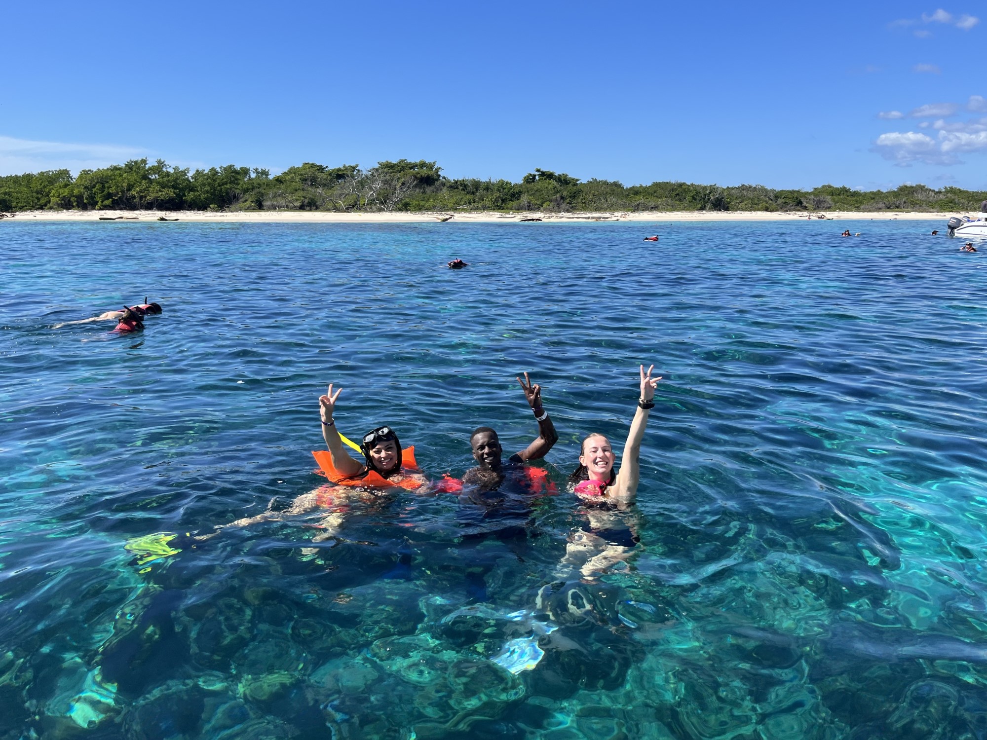 Catalina Island Snorkeling & Chavon River Day Tour from Punta Cana