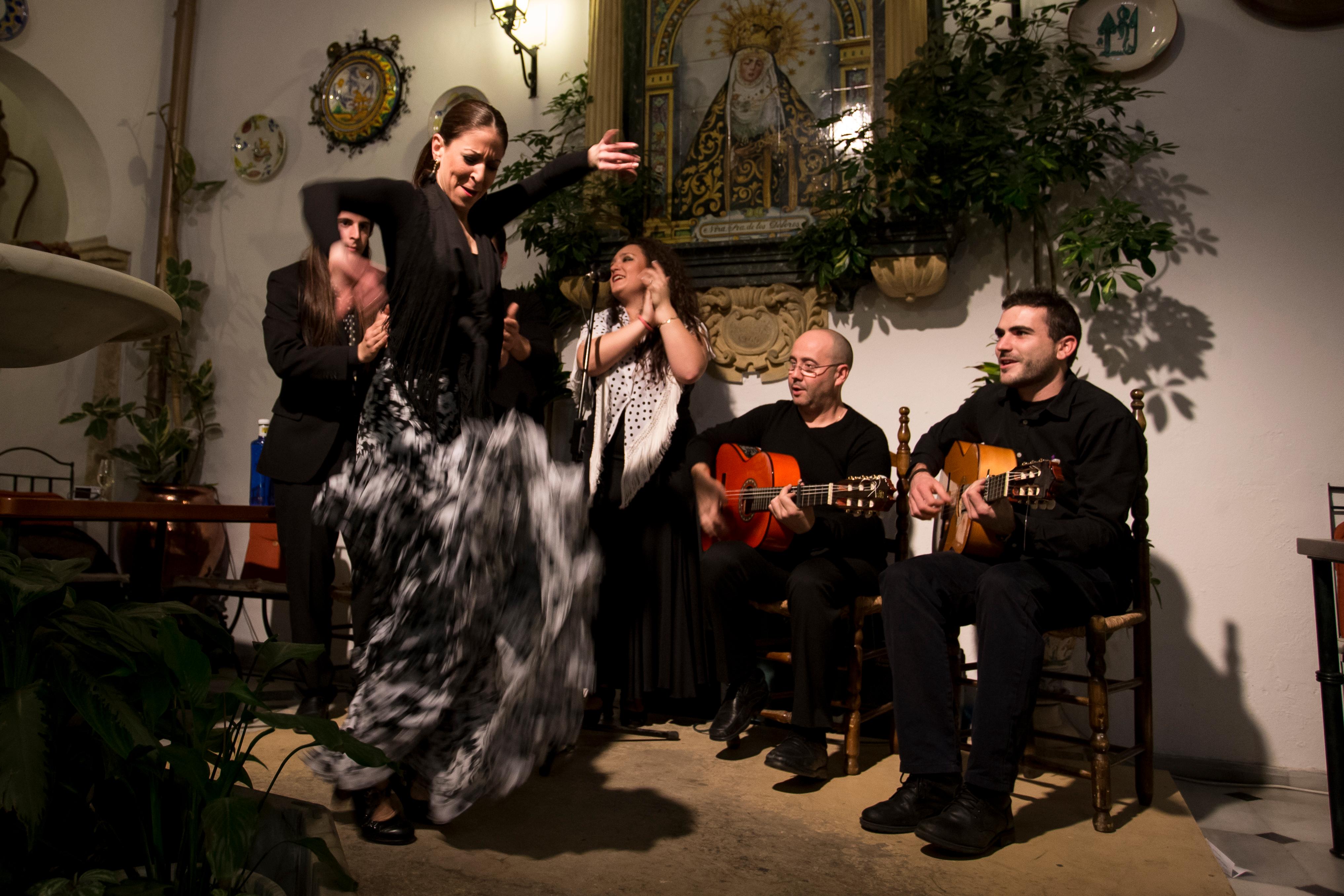 Flamenco Performance & Historic Dinner in Cordovan Patio