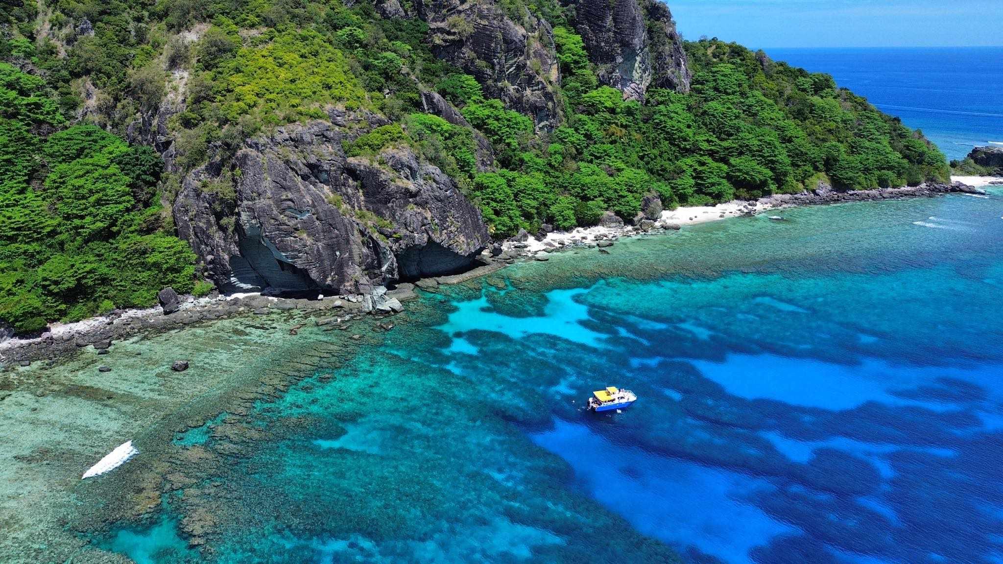 Mamanuca Islands Day Cruise: Monuriki, Mana Sandbar & Snorkeling
