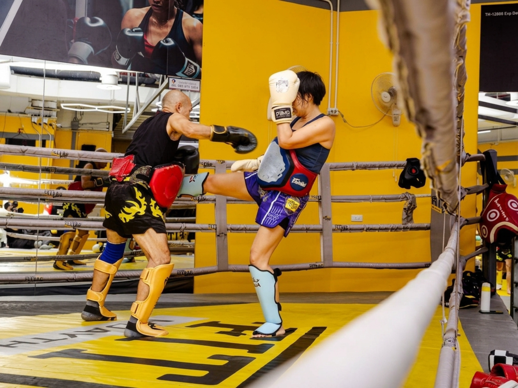 Muay Thai class in Bangkok — beginner training session with a professional trainer — image 1