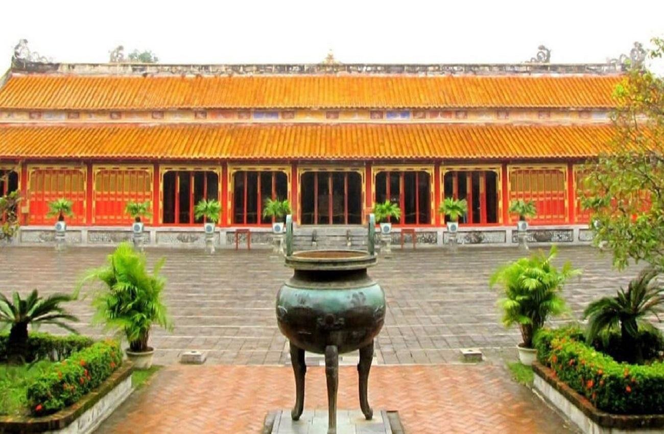 Customizable Hue Imperial City & Royal Tombs Private Tour