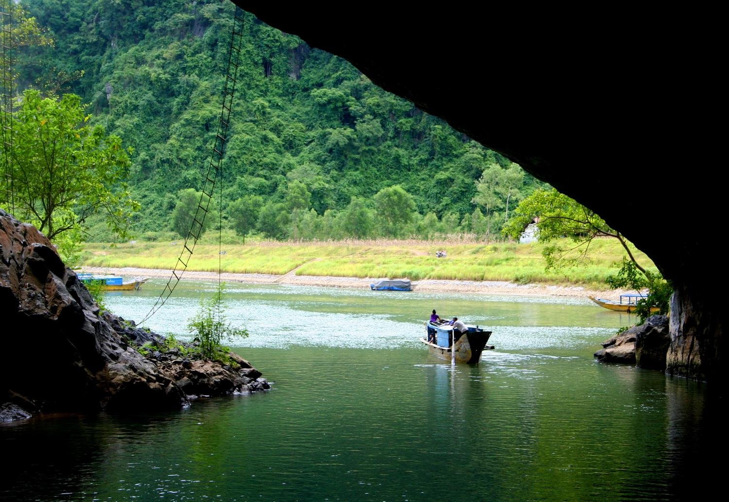 Phong Nha Cave boat tour Son River dragon boat and Paradise Cave karst — image 22