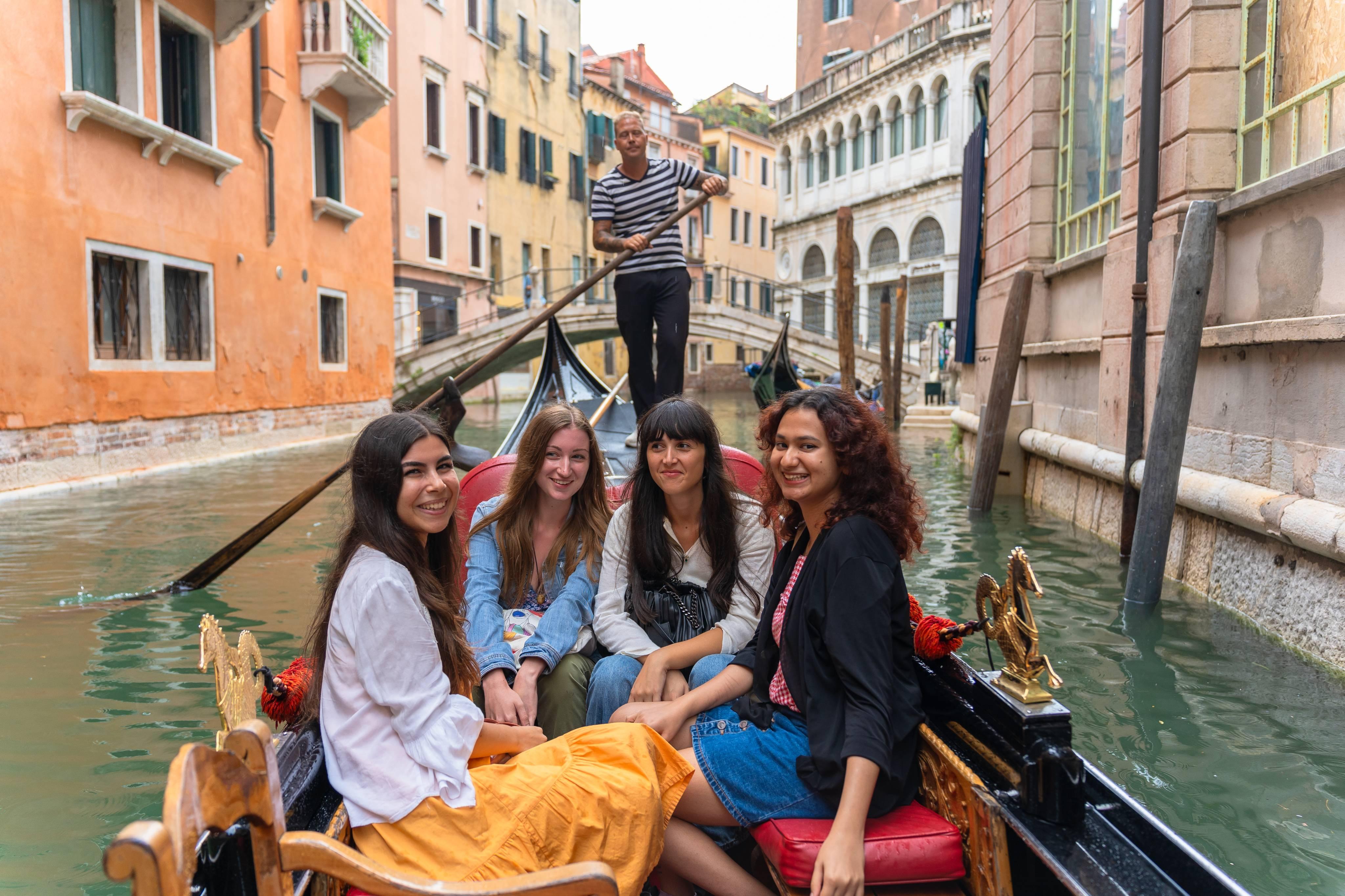 Venice Grand Canal Shared Gondola Ride (30 Min)