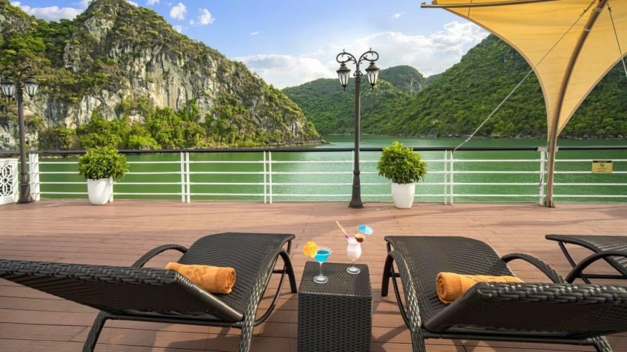 Ha Long & Lan Ha Bay 2-Day 5-Star Cruise with Free Transfer