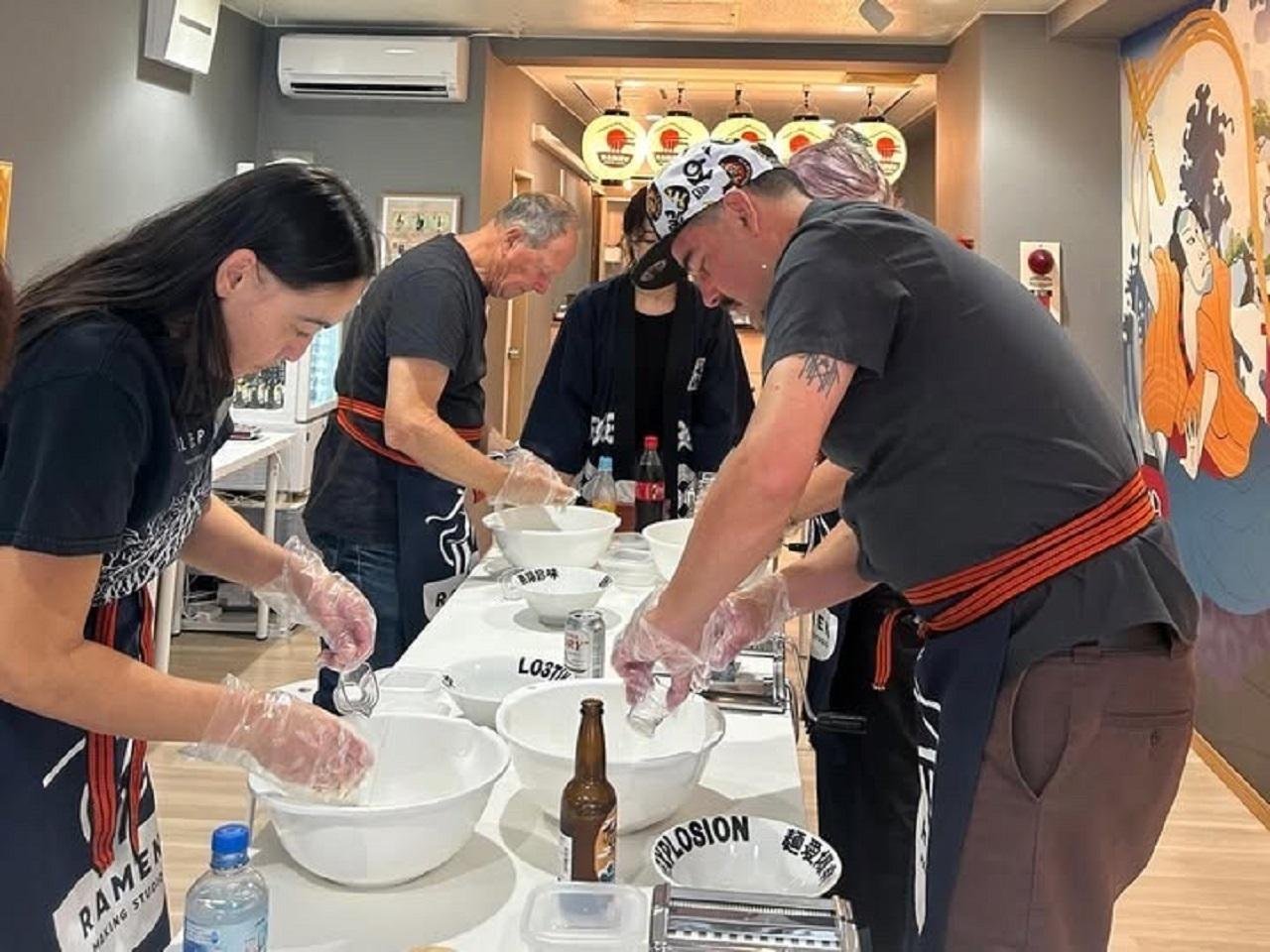 Osaka Castle Area Ramen-Making Experience with Souvenir