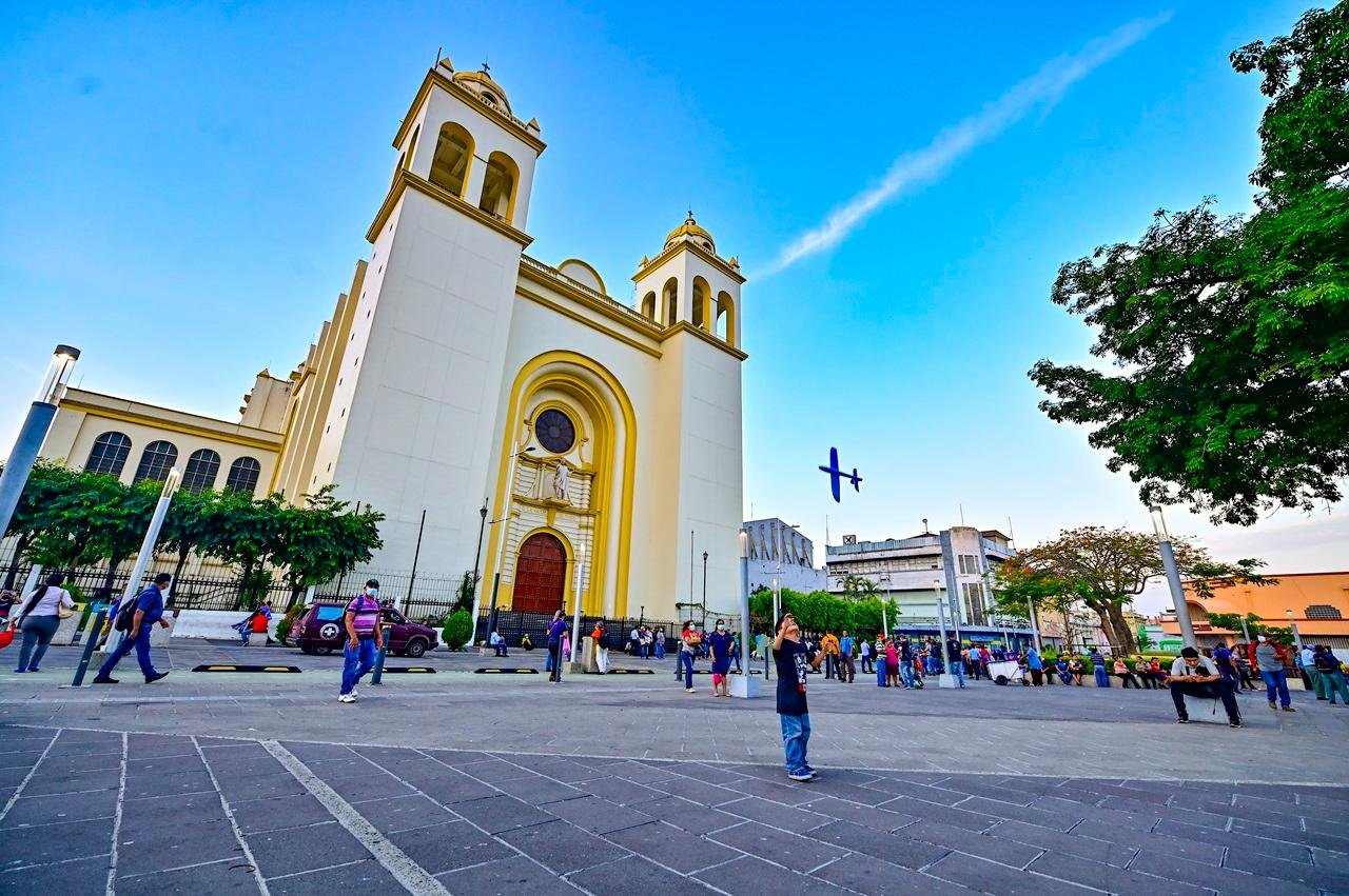 San Salvador City Discovery & Rainbow Slide Adventure