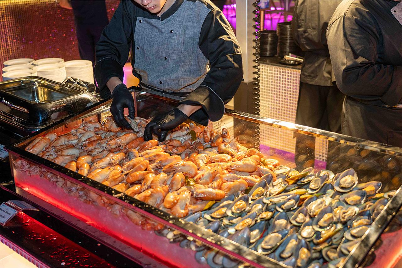 Super Galaxy Chao Phraya Night Dinner Cruise
