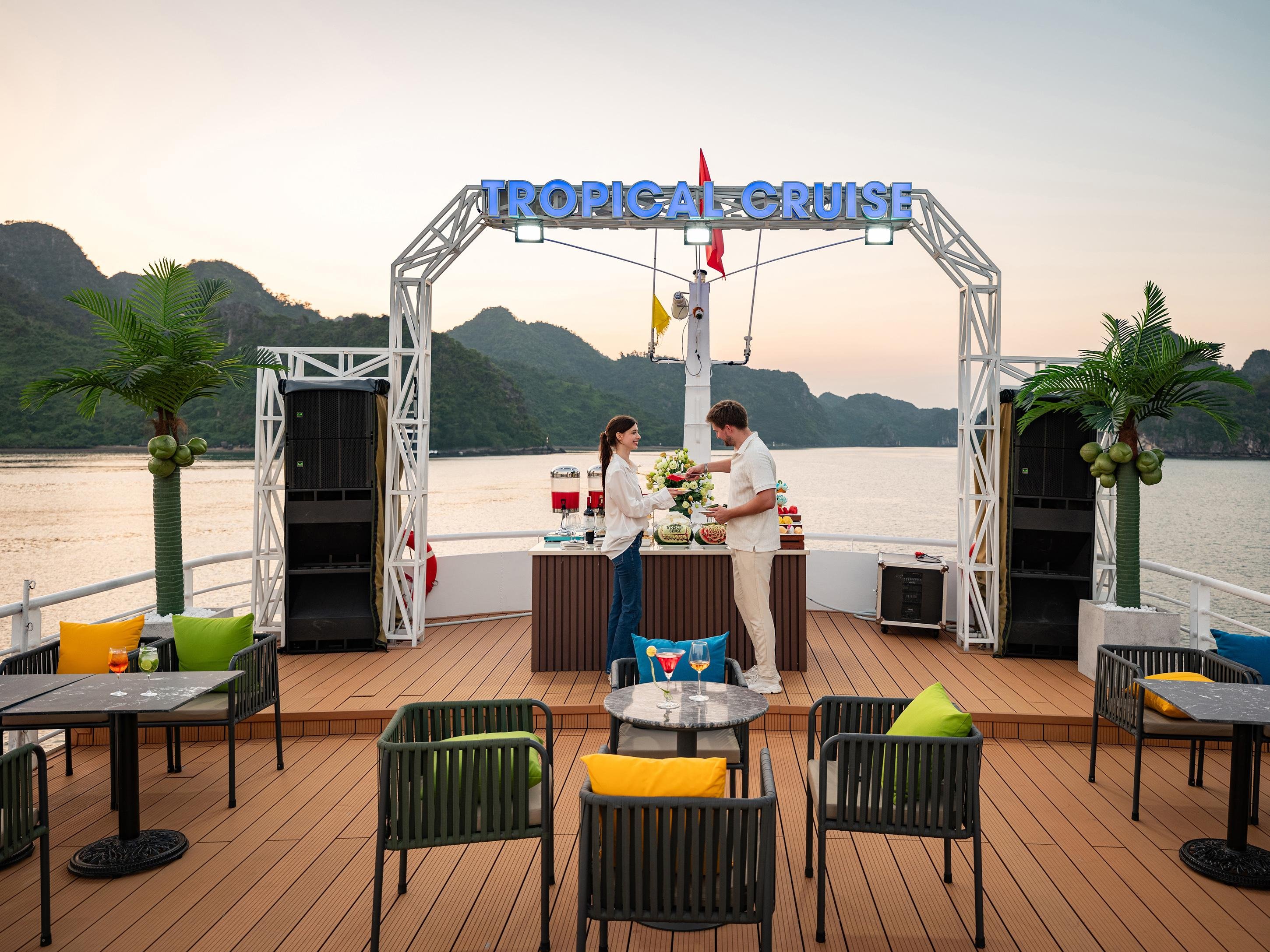 Ha Long to Lan Ha Bay Full-Day Cruise from Hanoi