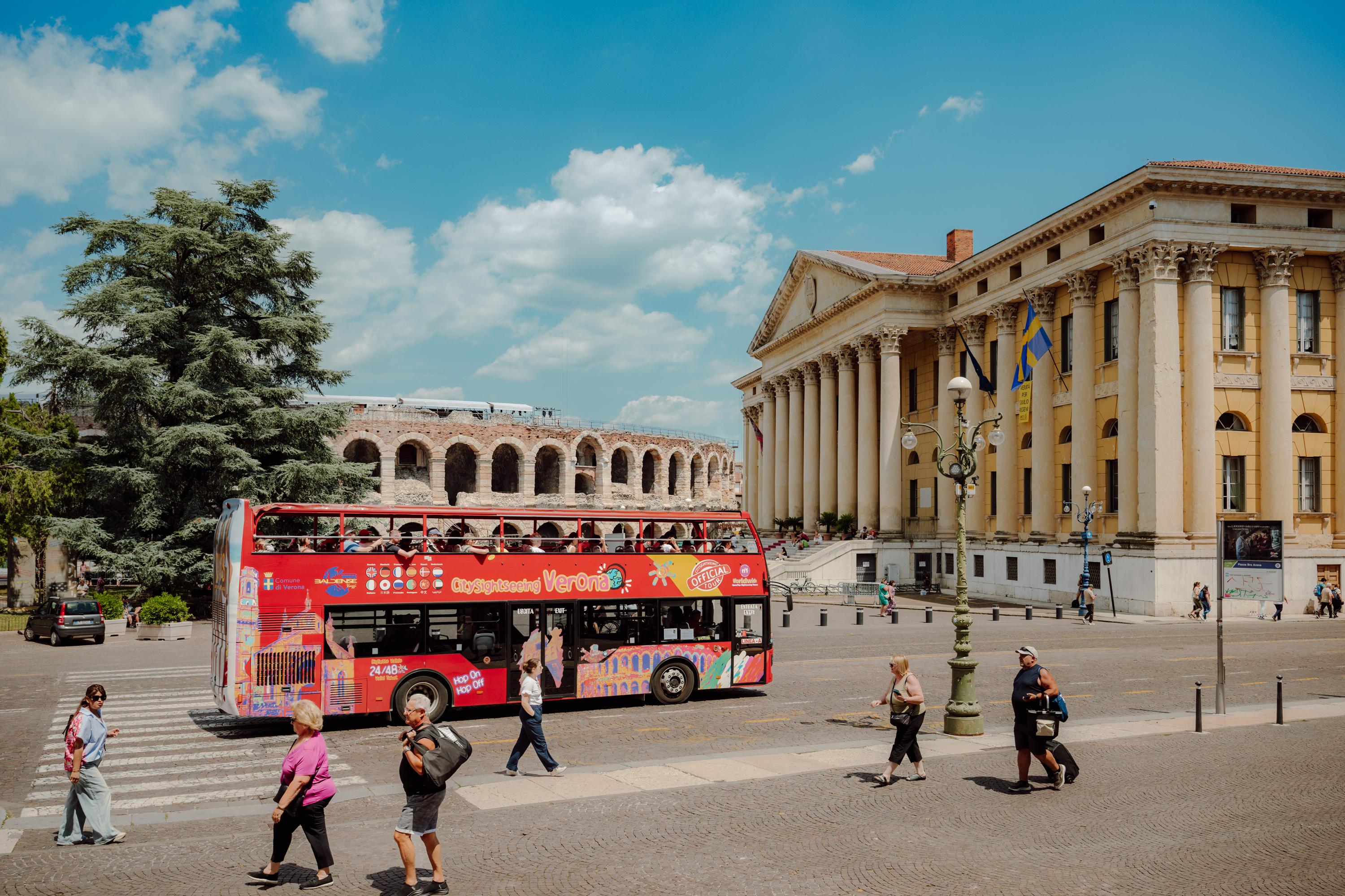Verona: 24 or 48-Hour Hop-on Hop-off Sightseeing Bus Tour