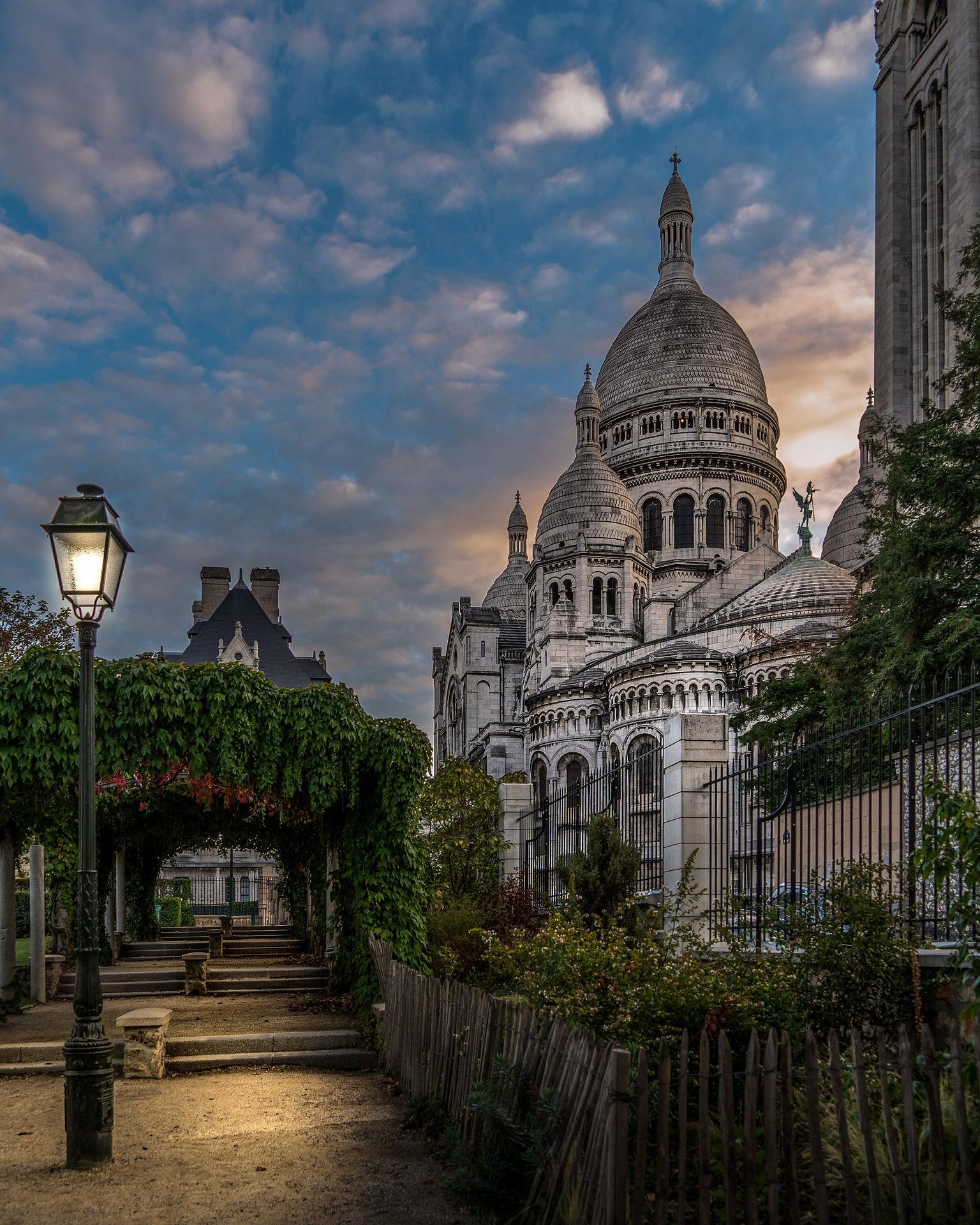 Montmartre Walking Tour with Local Guide