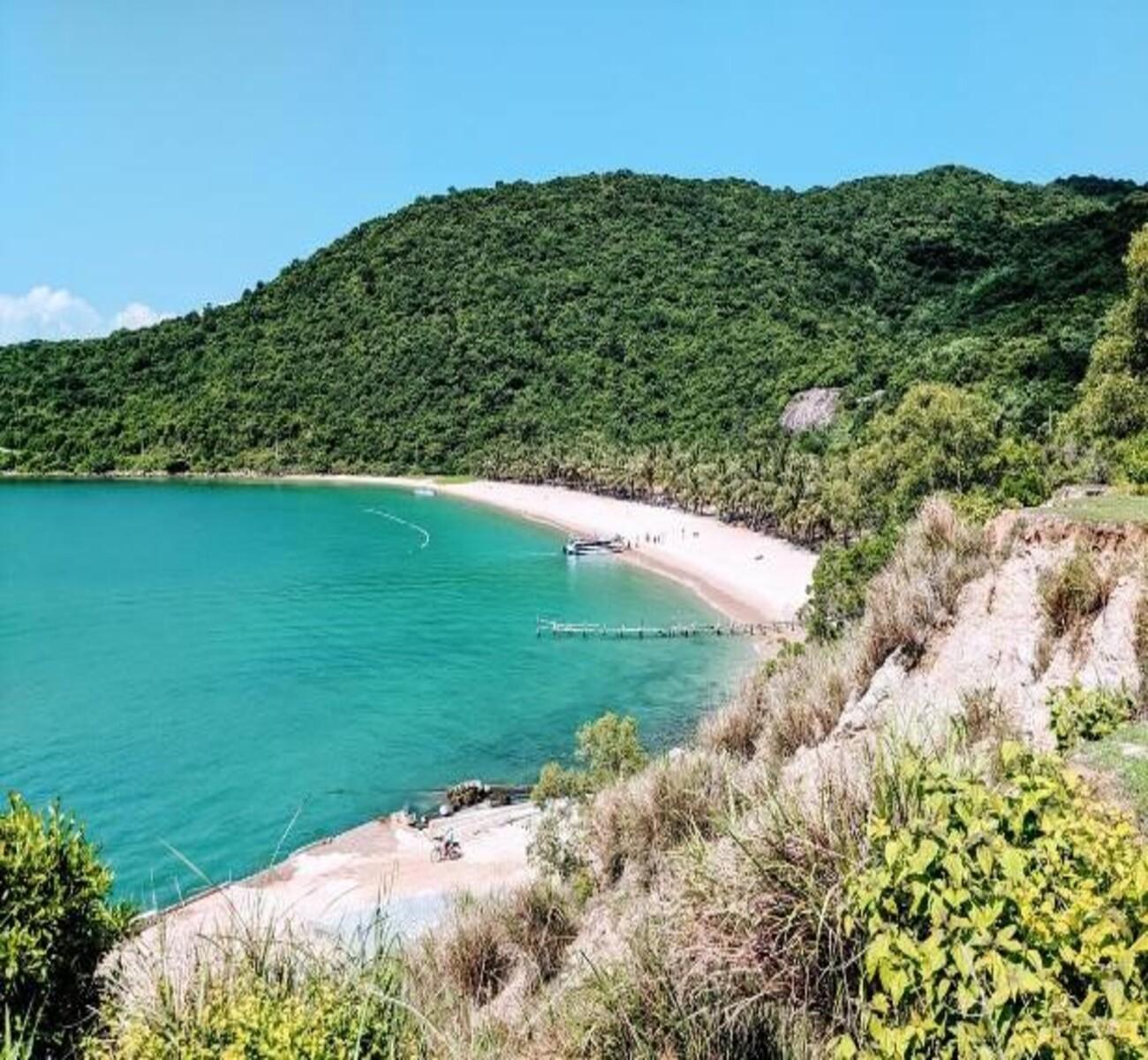 Cham Island Discovery & Snorkeling Adventure