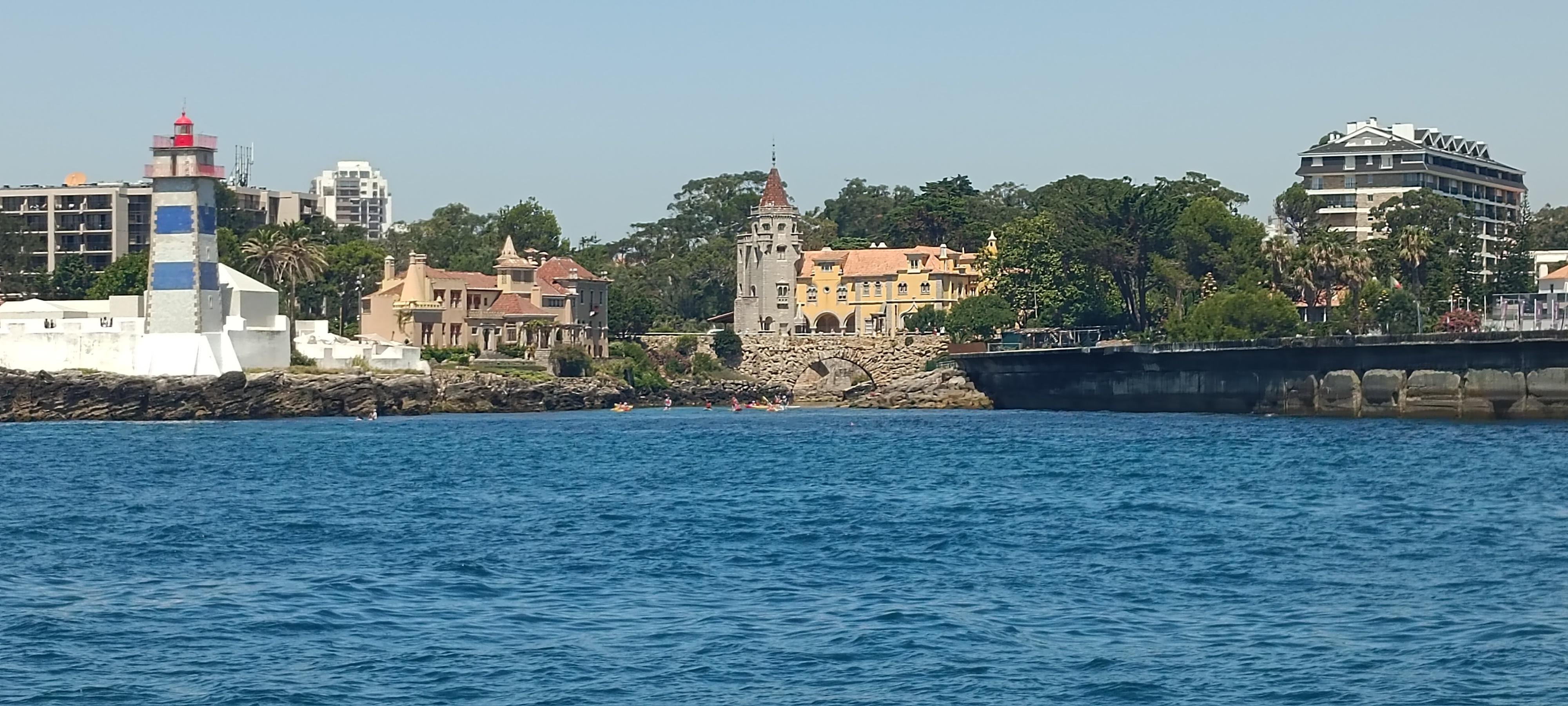 Cascais Coastal Cruise with Complimentary Beverages