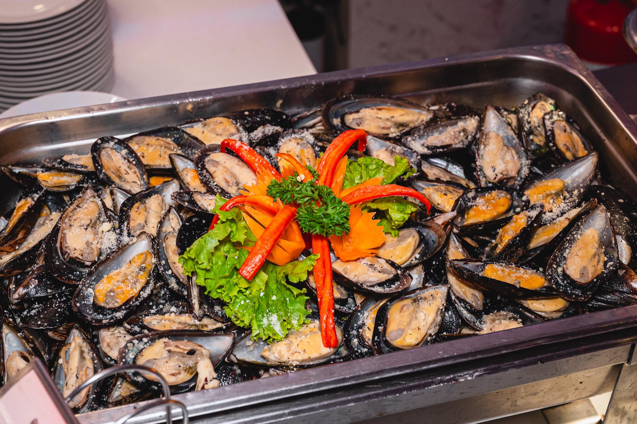 Bangkok: Chao Phraya Meridian Buffet Dinner Cruise