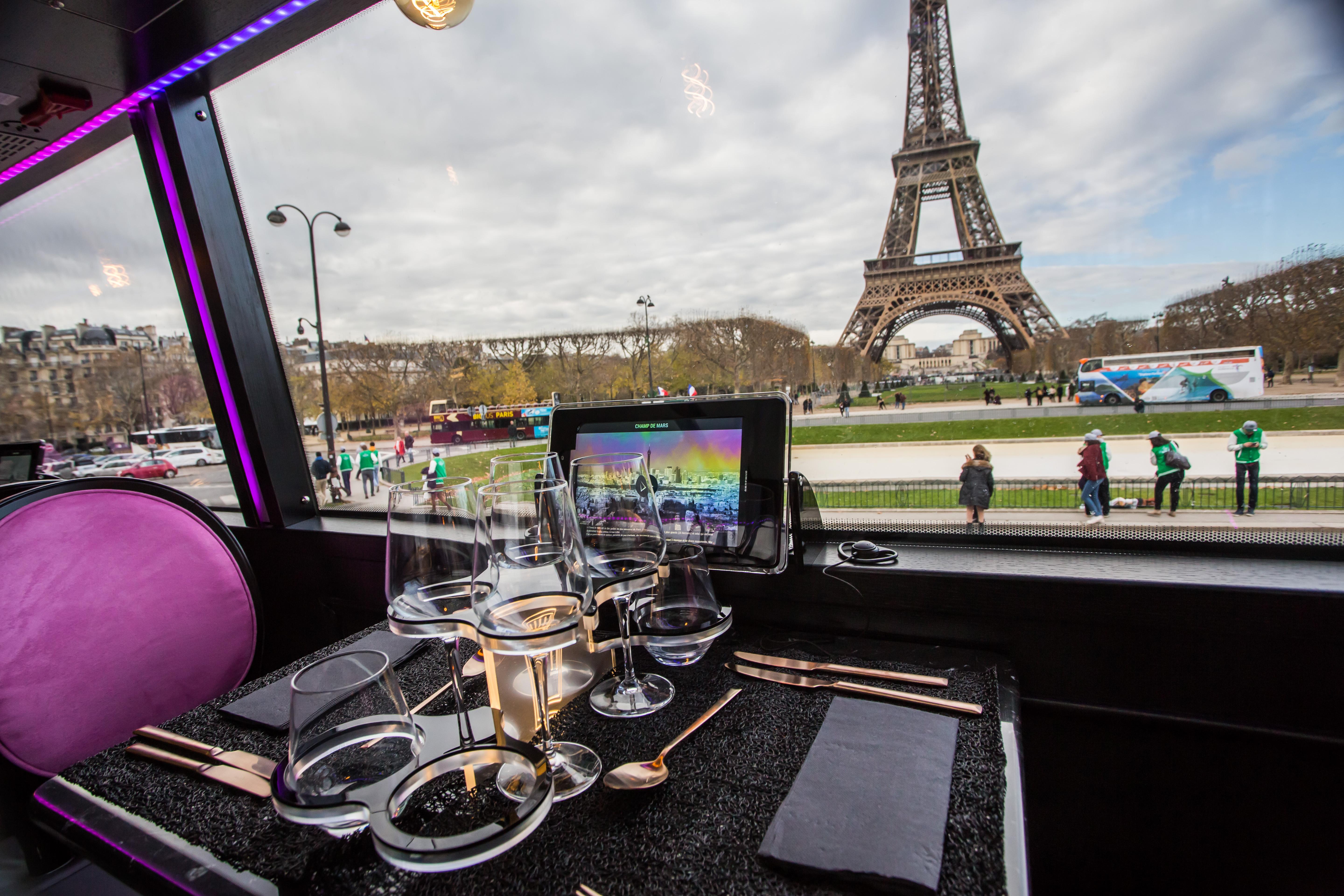 Evening Bus Tour with Multi-Course Dinner in Paris