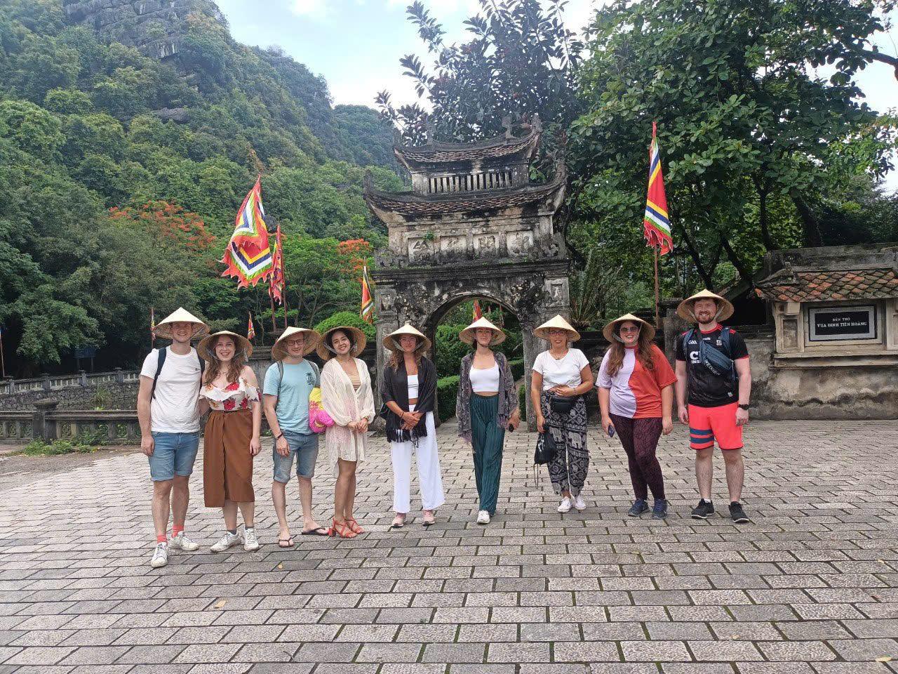 Hanoi to Ninh Binh: Hoa Lu, Tam Coc or Trang An & Mua Cave Day Tour