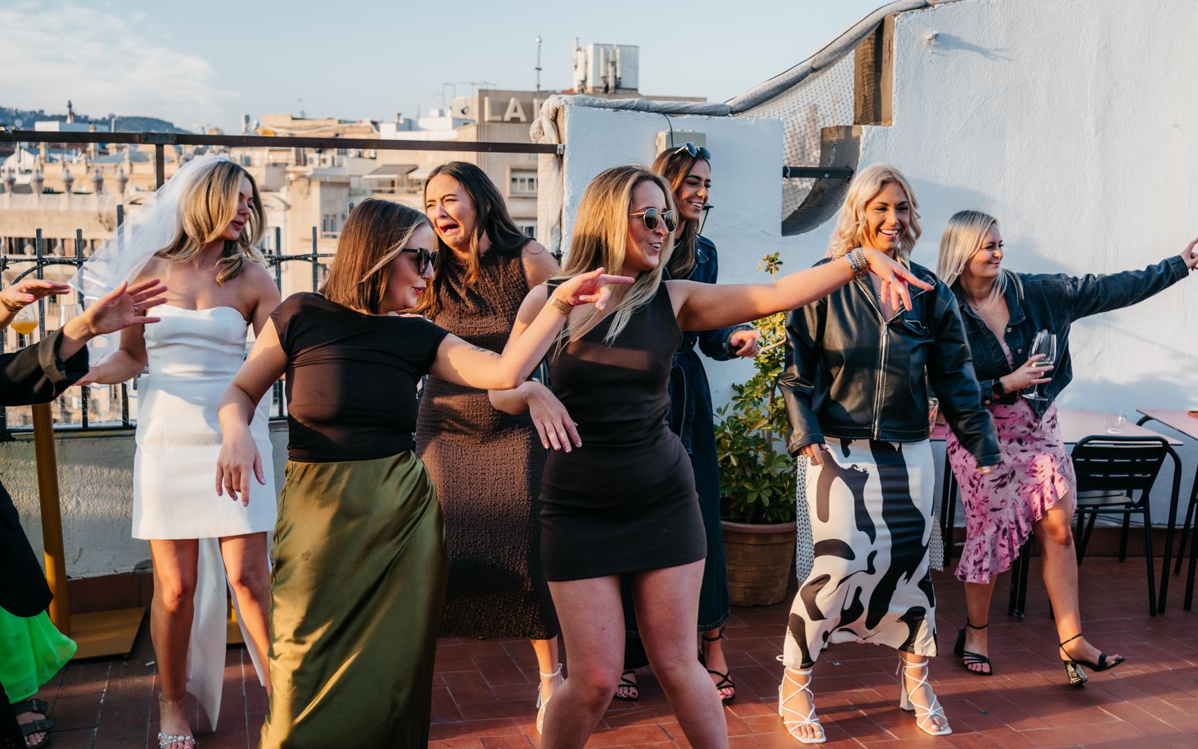 Barcelona: Rooftop Salsa Class with Bottomless Sangria