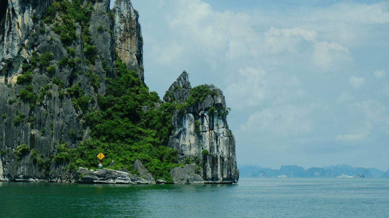 Ha Long & Lan Ha Bay 2-Day 5-Star Balcony Cruise