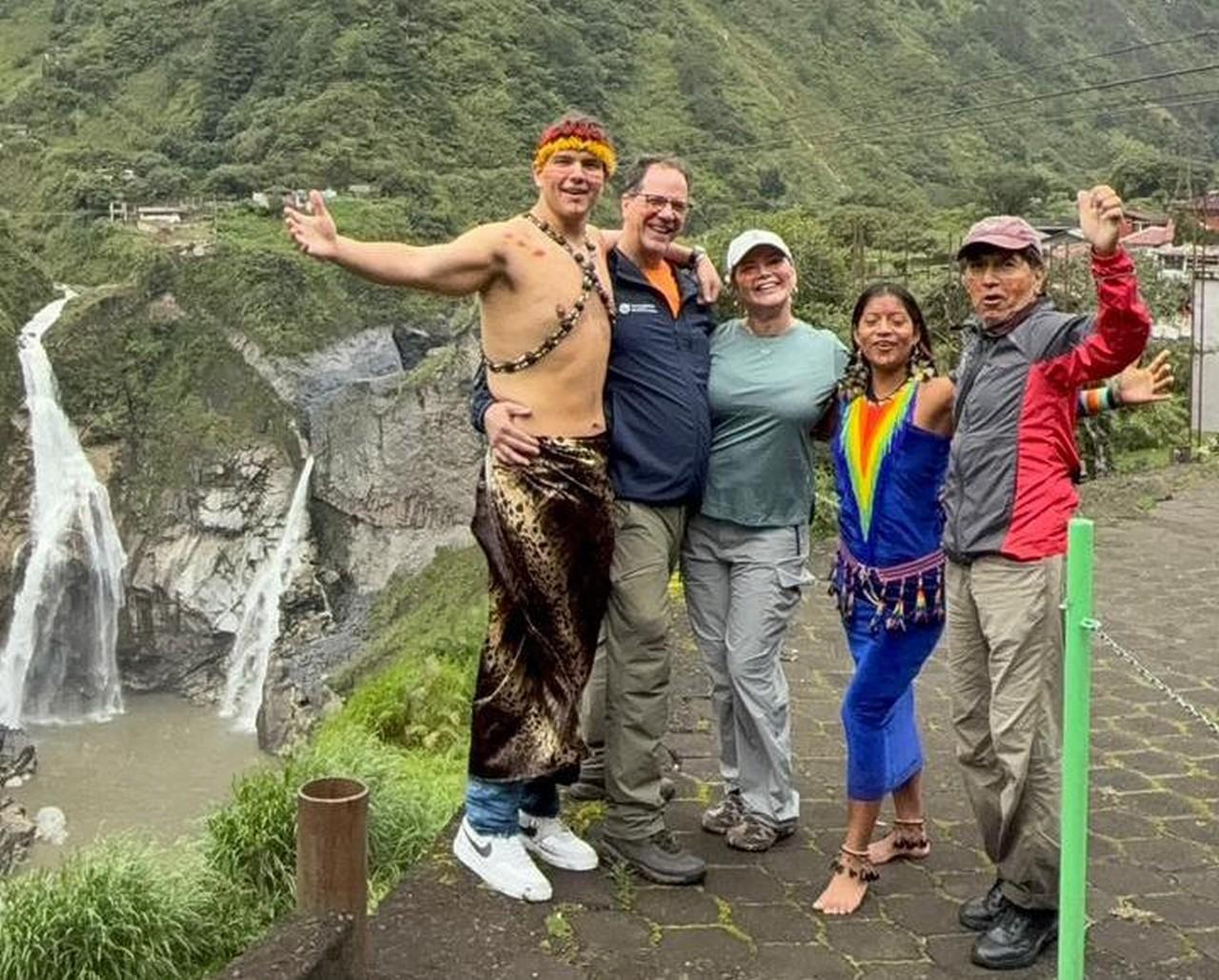 Baños 8-Waterfall Route: Guided Day Tour with Lunch