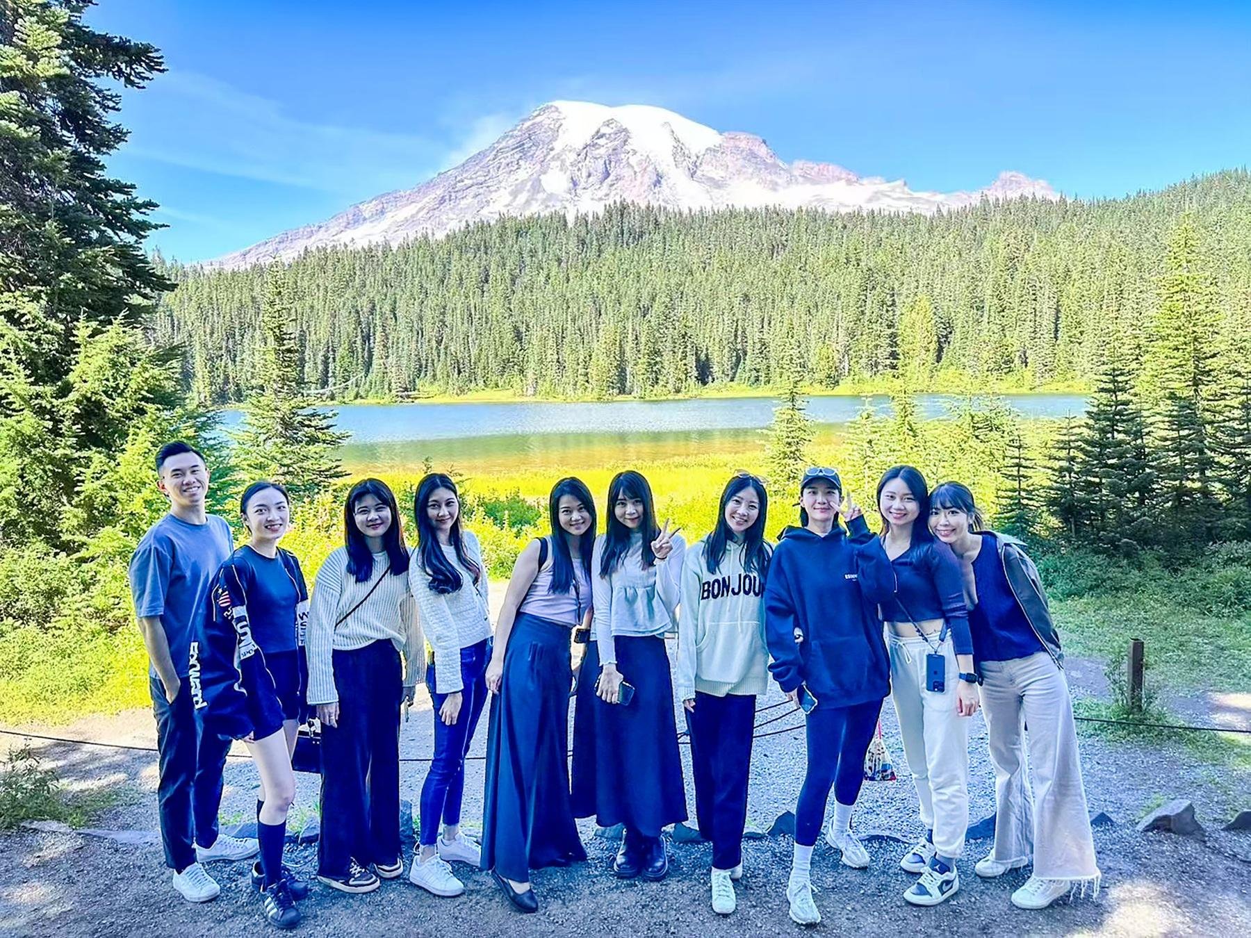 Mount Rainier National Park Small Group Day Tour from Seattle