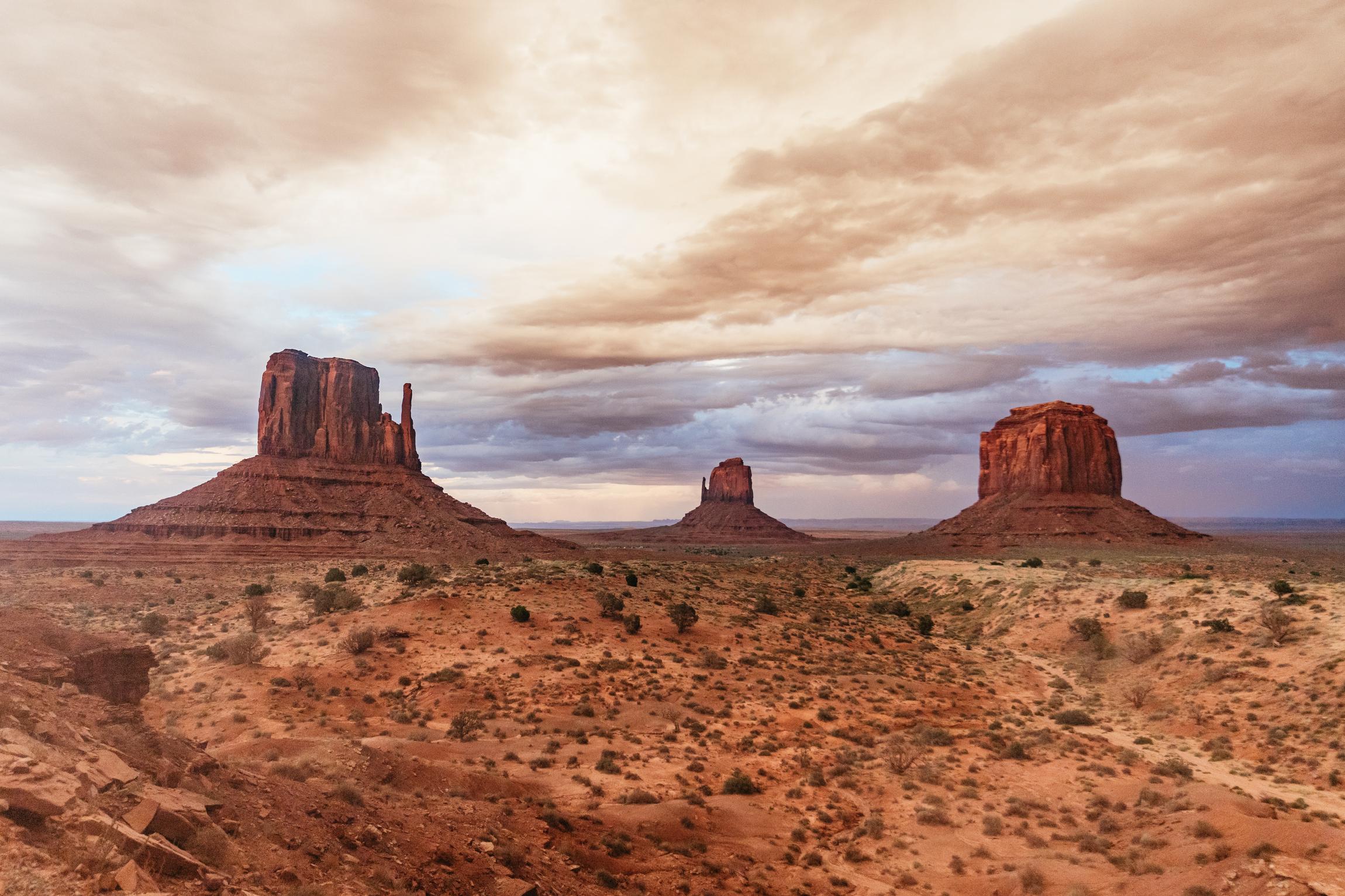 Navajo-Led Monument Valley Sunset Expedition