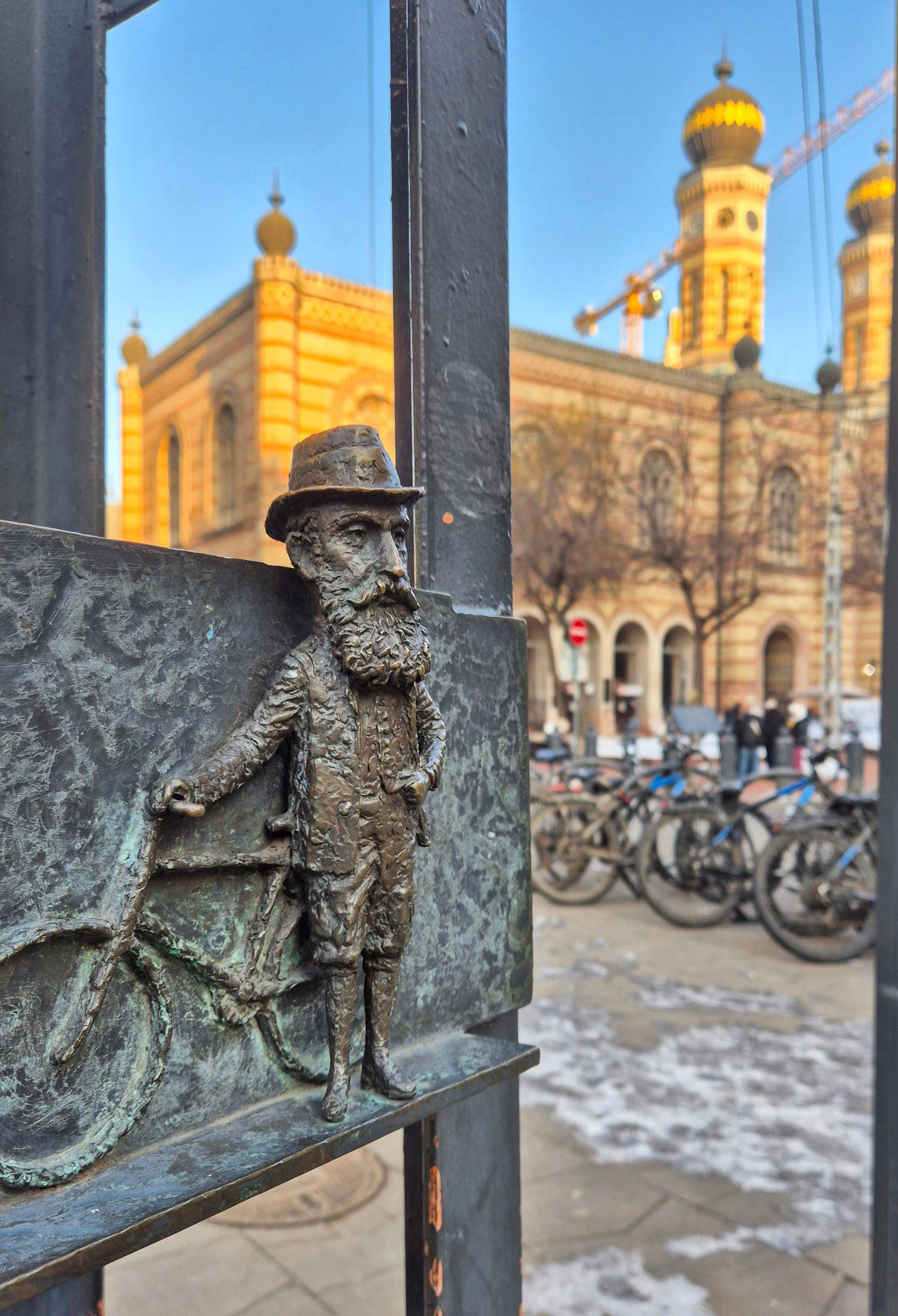 quarter tour in Budapest — photo 1