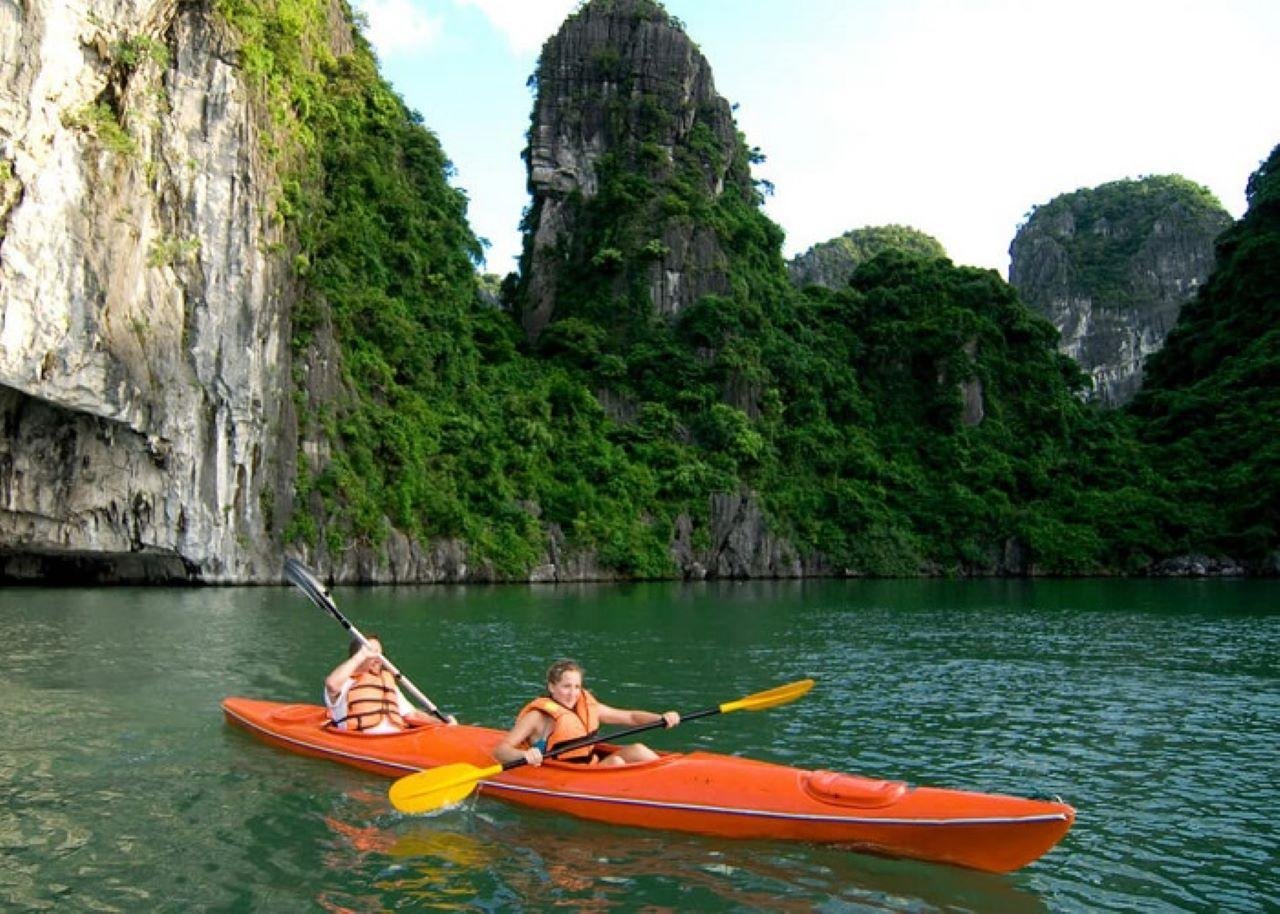 Ha Long & Lan Ha Bay 2-Day 5-Star Cruise with Free Transfer