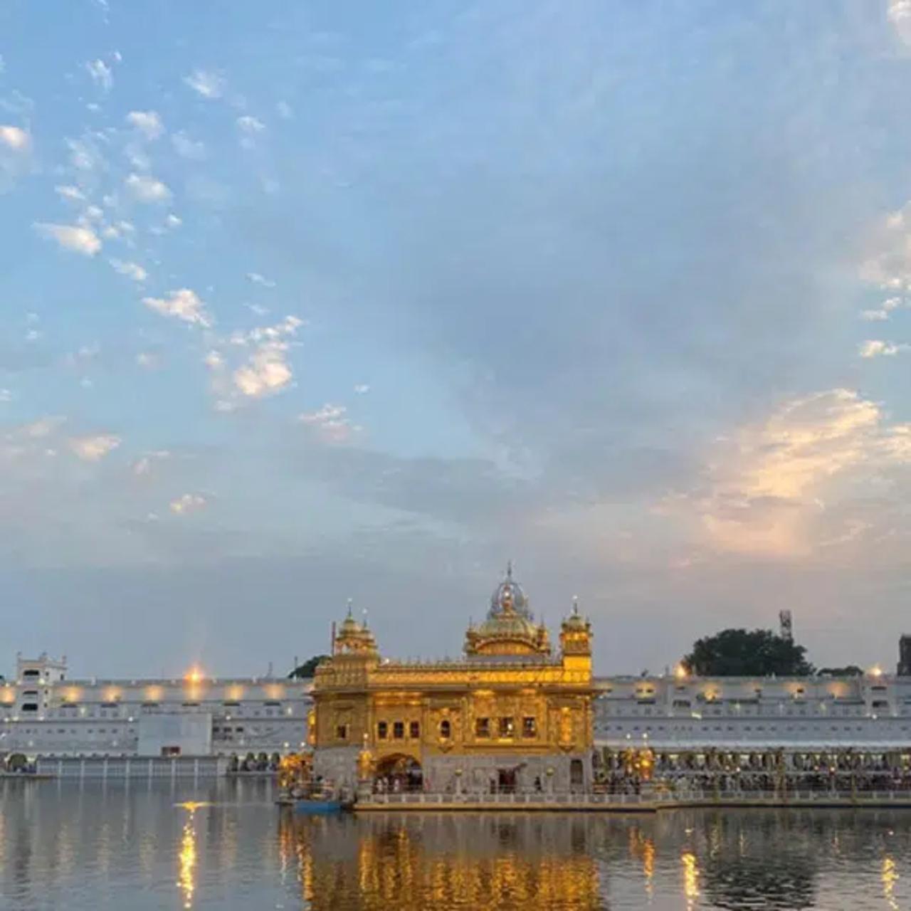 Amritsar: Golden Temple & Jallianwala Bagh Cultural Walking Tour