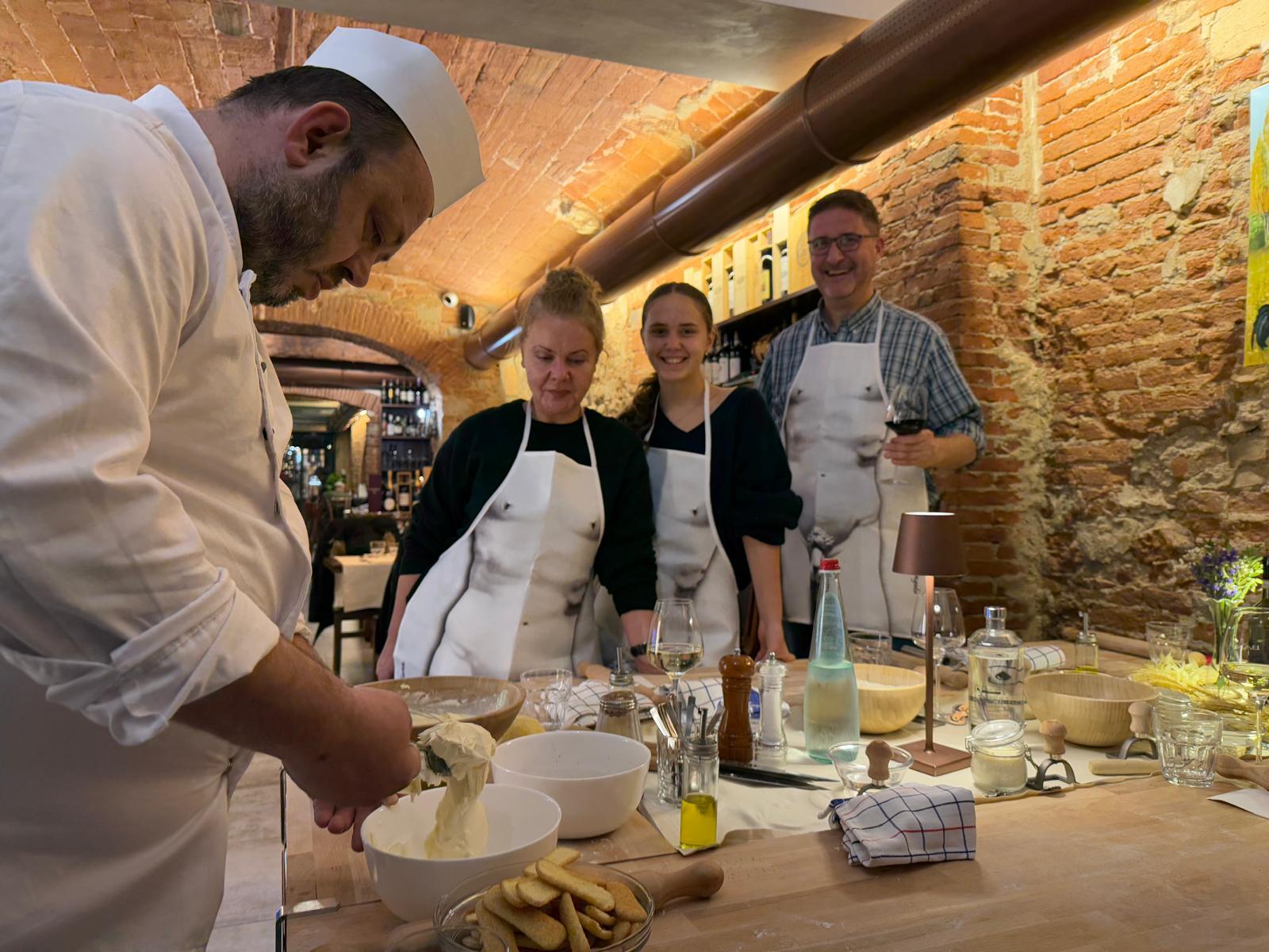 Florence: Pasta & Tiramisu Cooking Class with Unlimited Wine