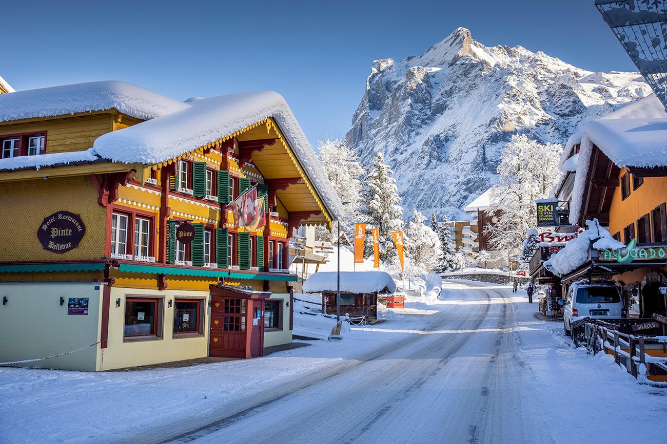 Zurich–Interlaken–Grindelwald–Lauterbrunnen Hop-On Hop-Off Bus
