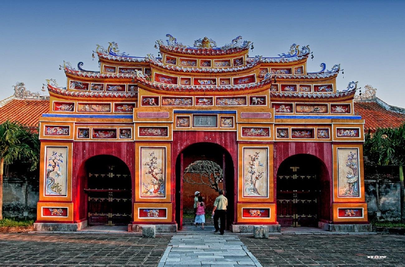 Customizable Hue Imperial City & Royal Tombs Private Tour