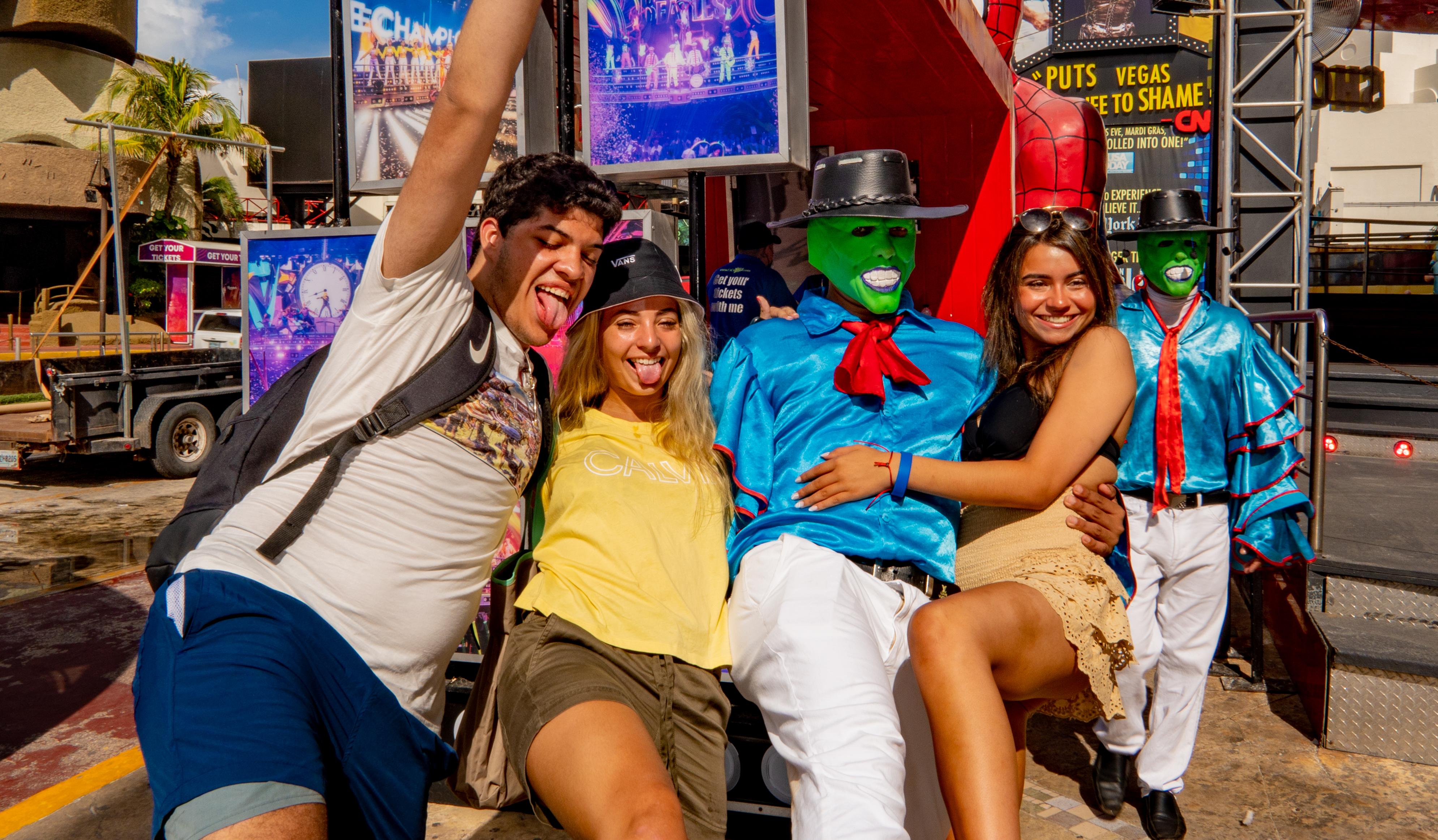 Cancun Taco Crawl & Coco Bongo Nightlife Combo