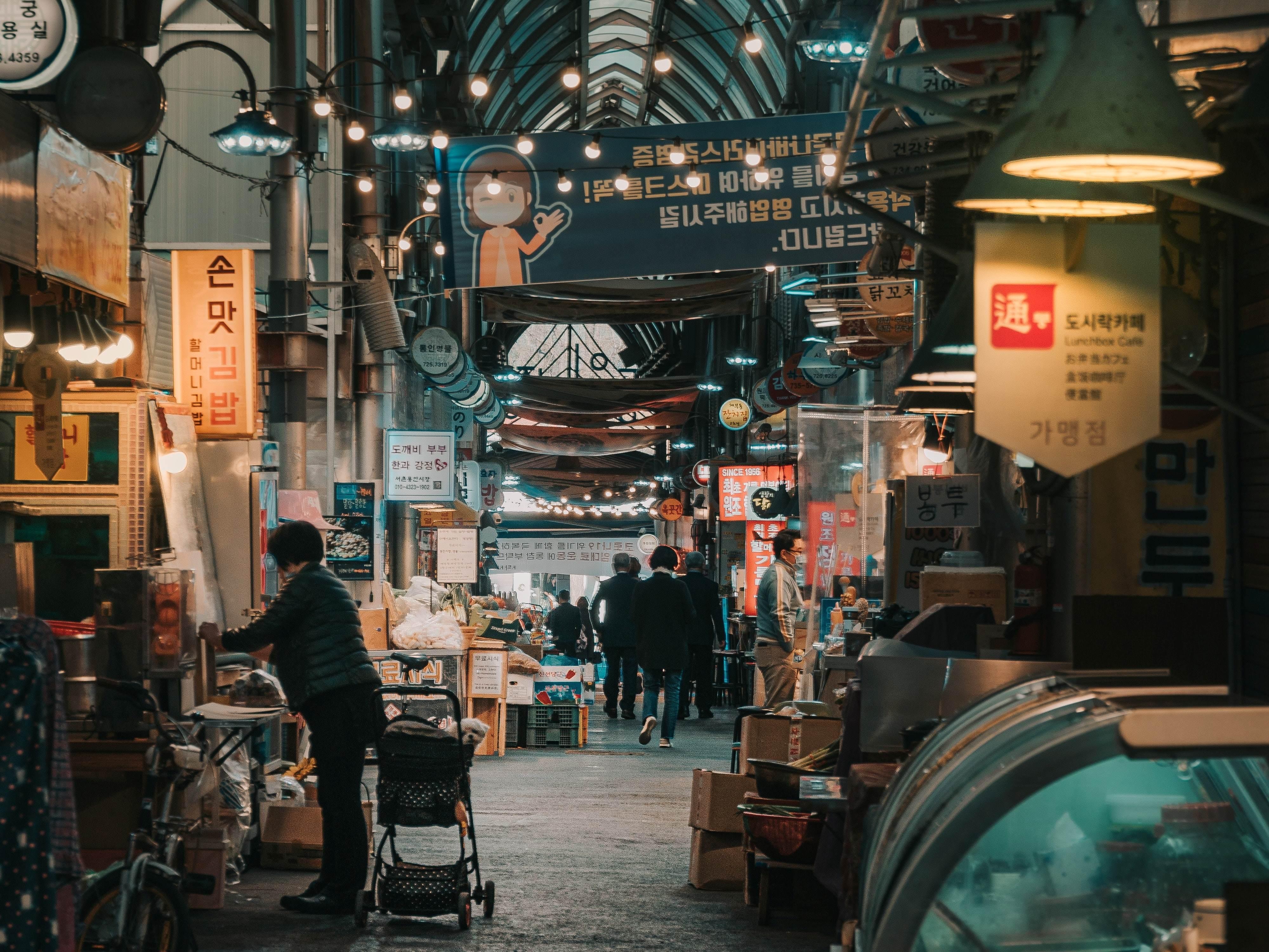 Seoul After Dark: Palace, Street Food & Temple Night Tour