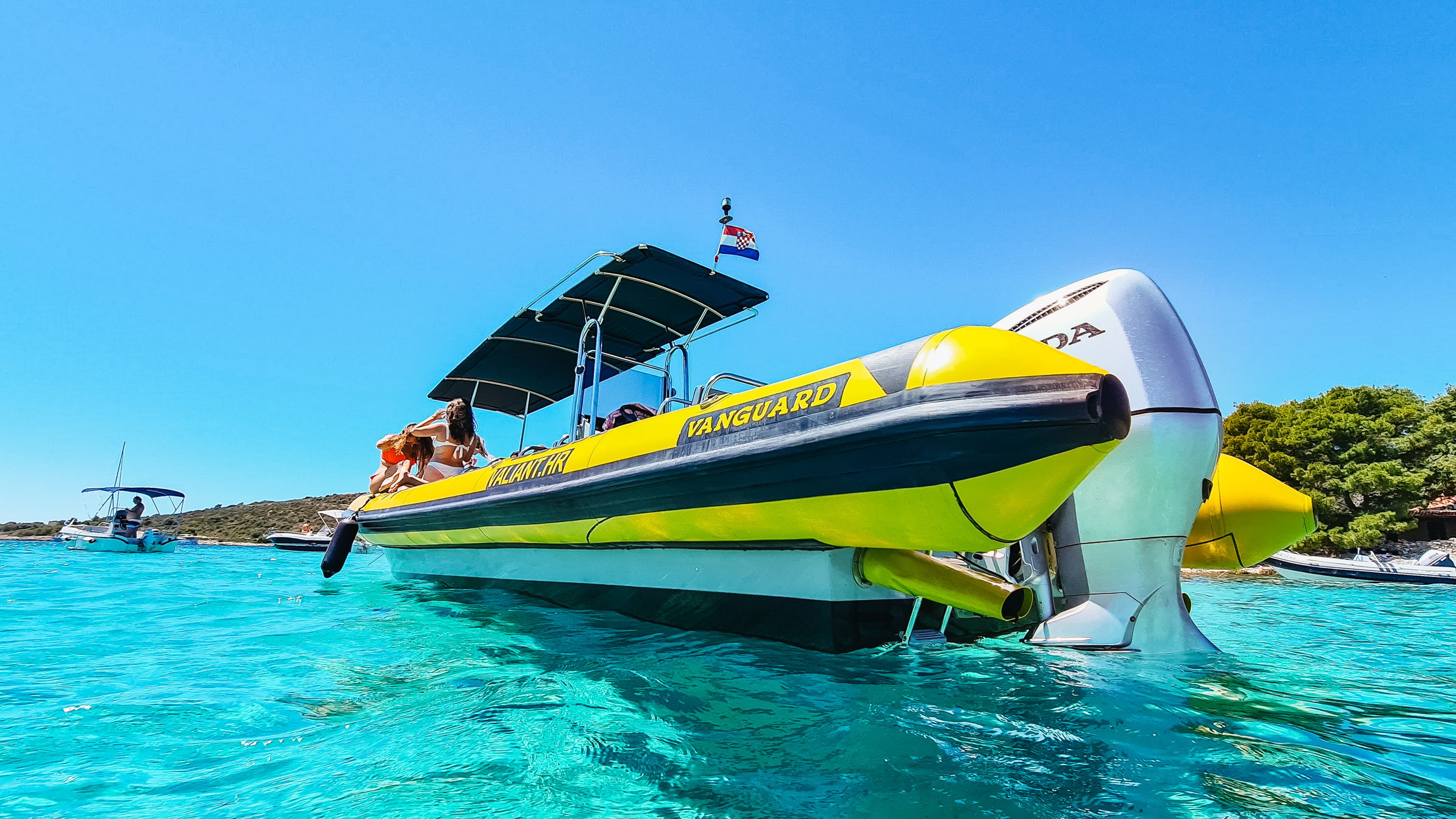 Split: 5-Island Speedboat Adventure with Blue Cave & Hvar