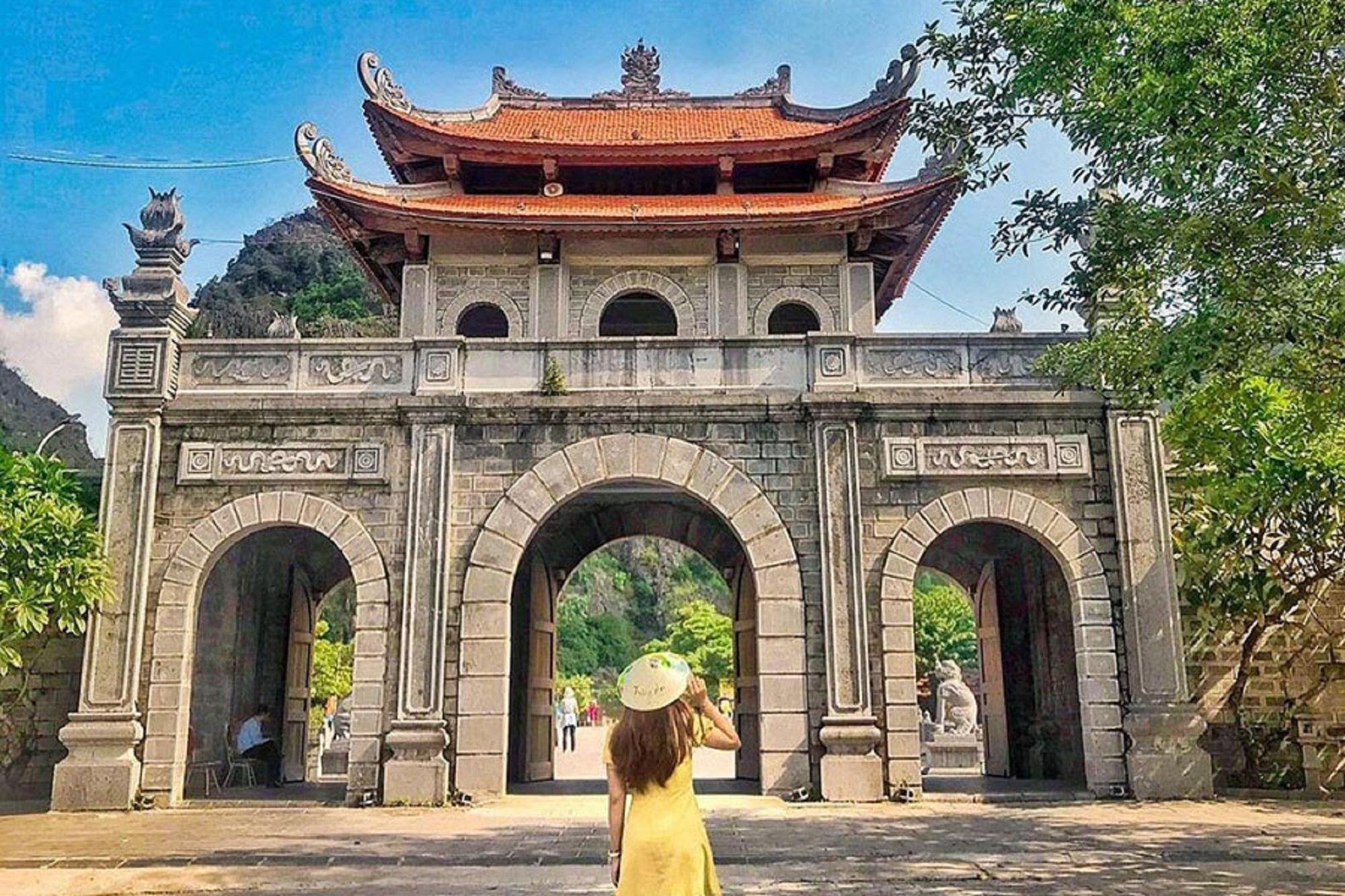 Ninh Binh Full-Day Tour: Hoa Lu, Bai Dinh, Trang An & Mua Cave