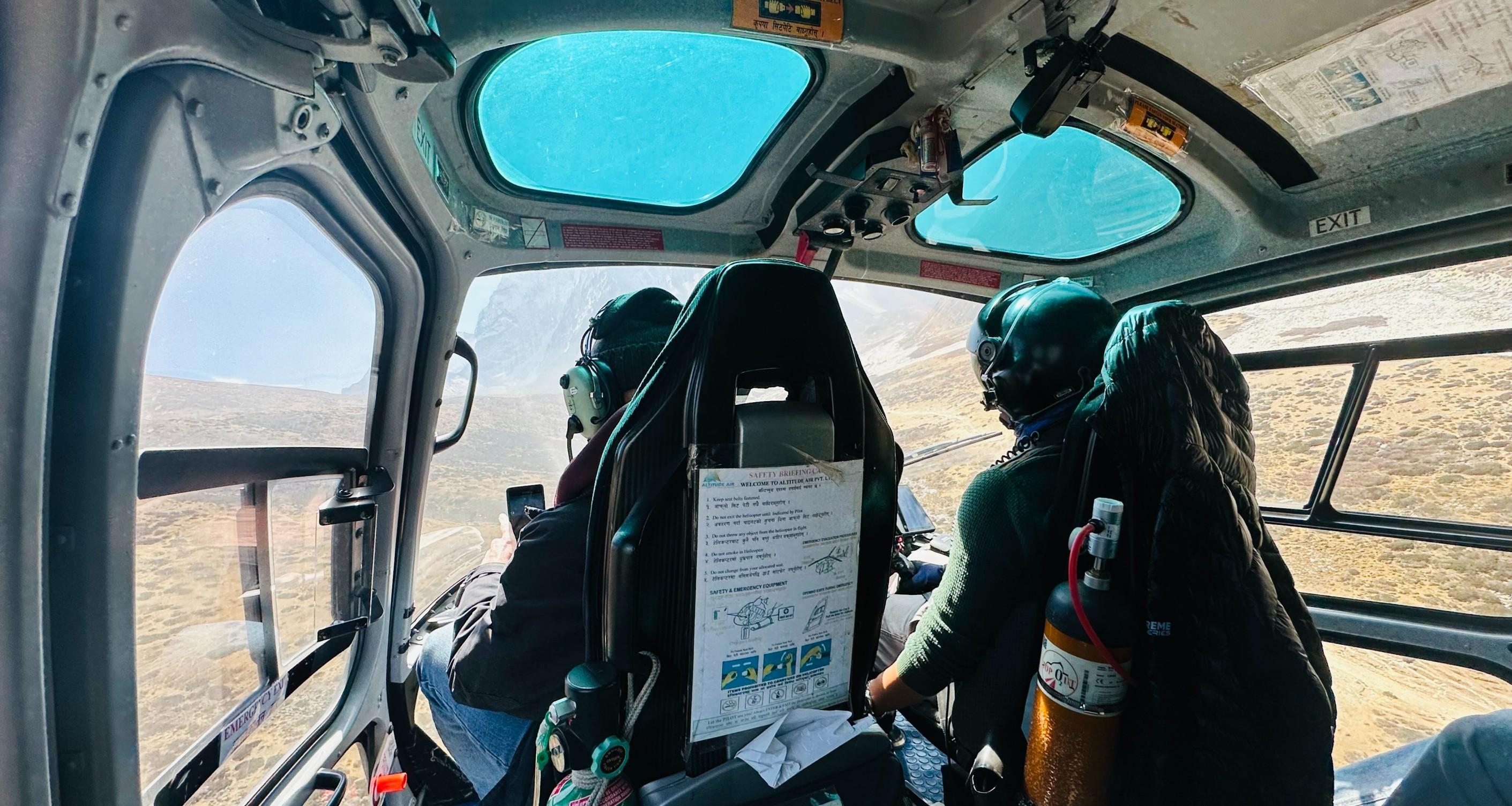 Kathmandu: Everest Scenic Flight or Helicopter Landing Tour