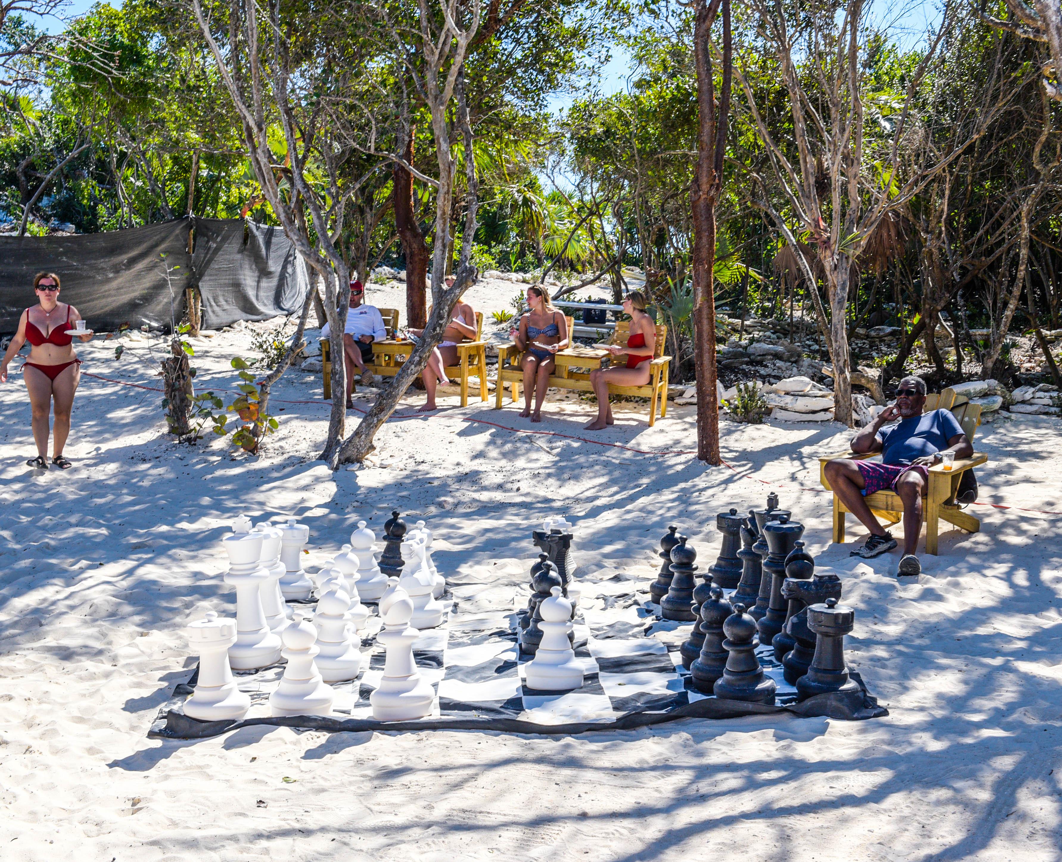 Nassau 3-Island Speedboat Adventure: Pigs, Turtles & Snorkeling
