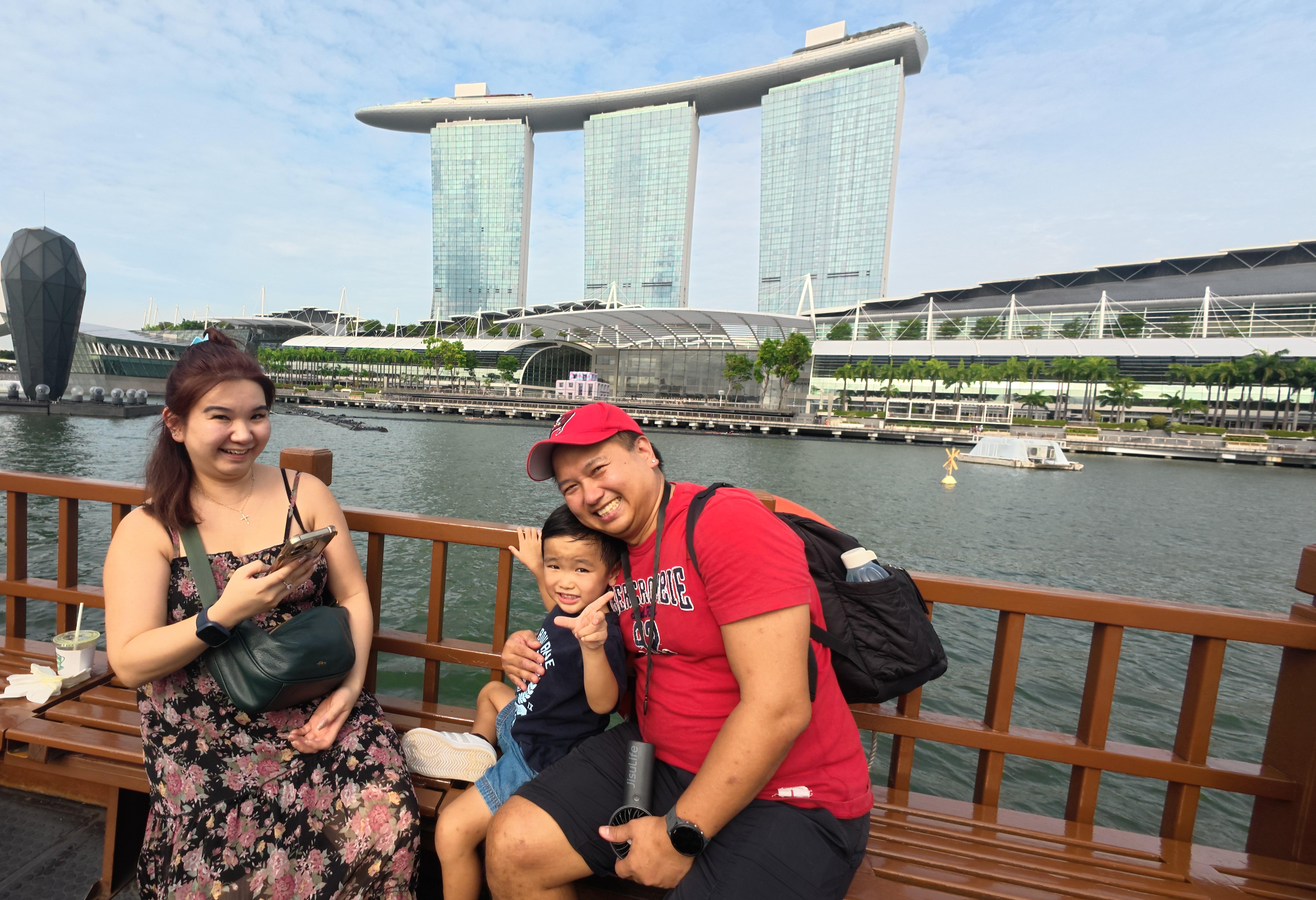 Private Evening Tour: Marina Bay Sands, River Cruise & Merlion with Hawker Dinner