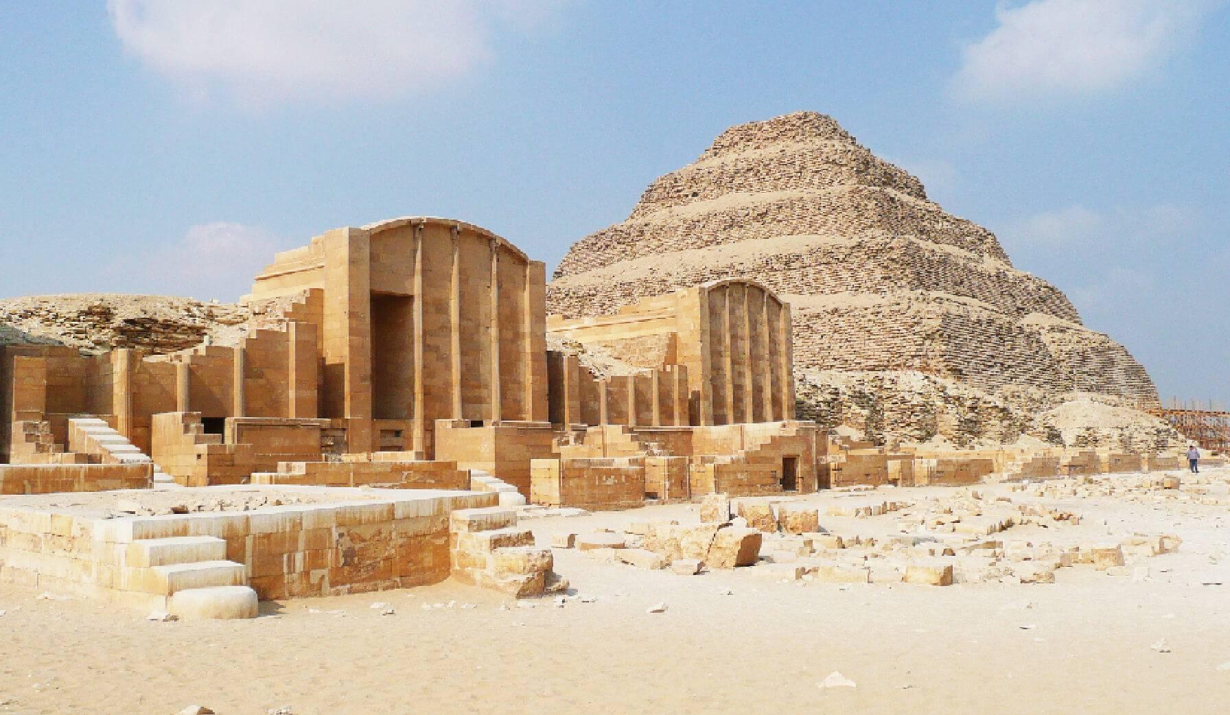Cairo: Pyramids, Sakkara & Memphis Full-Day Expedition