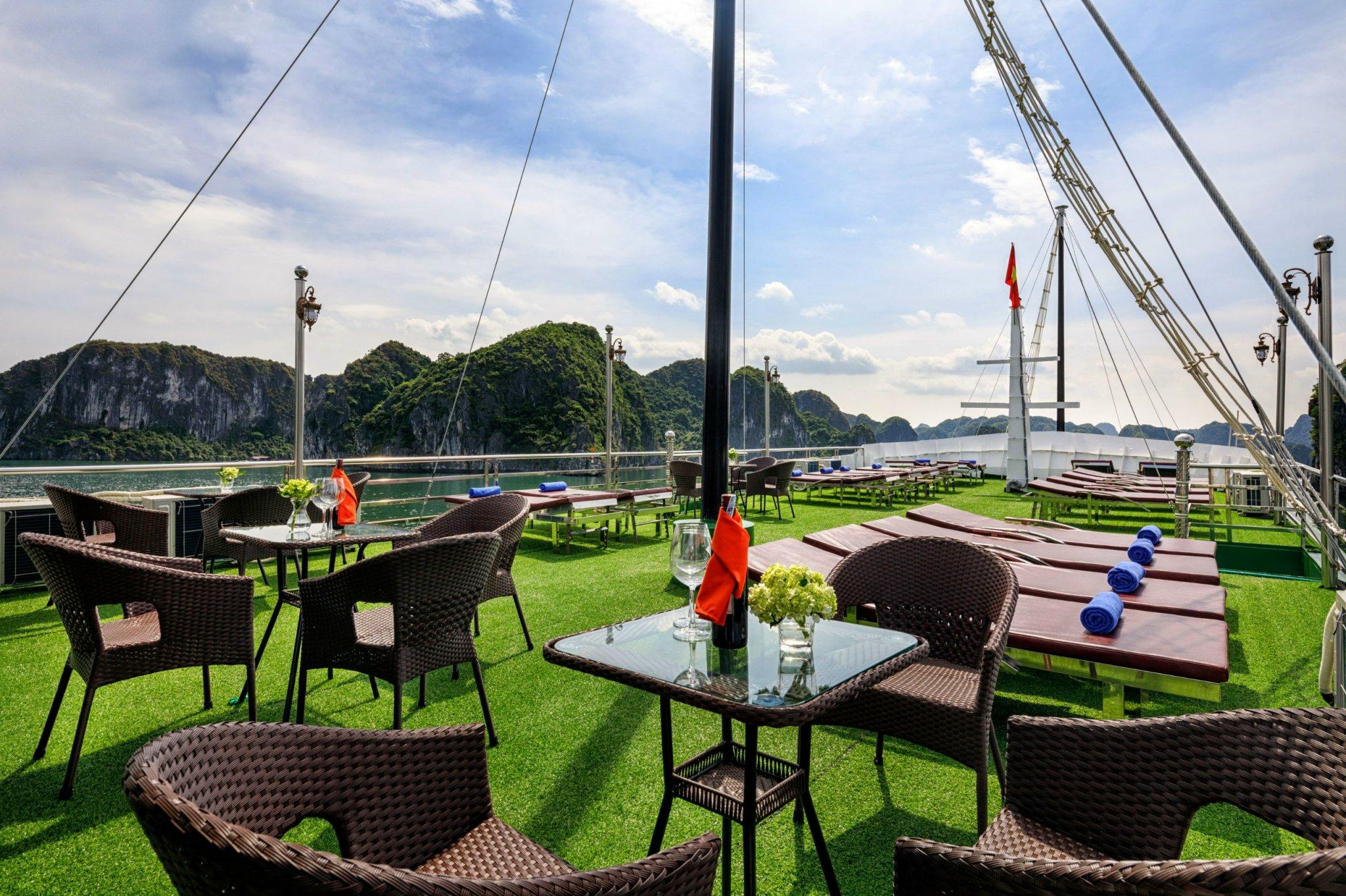 Lan Ha Bay Luxury Balcony Cruise from Hanoi – 2-Day Small-Group Adventure
